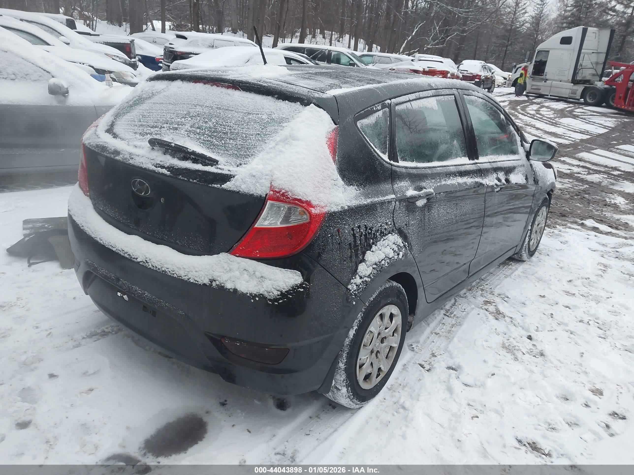 HYUNDAI ACCENT image 4
