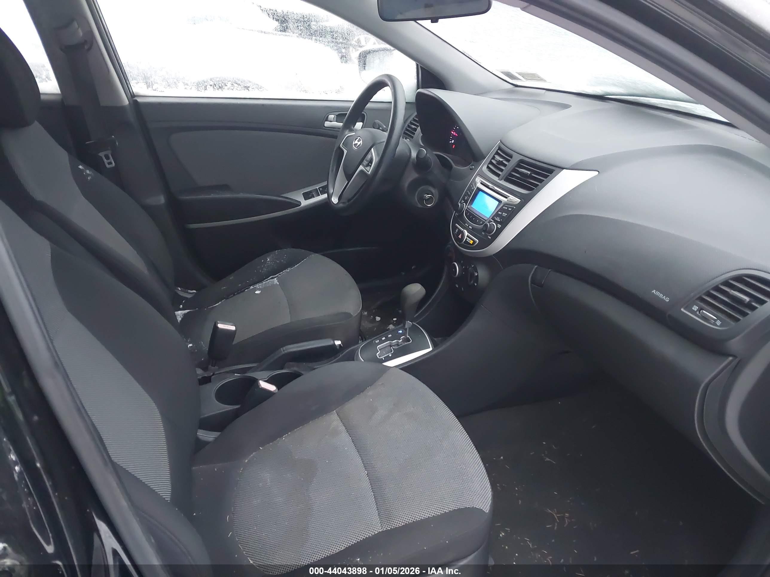 HYUNDAI ACCENT image 5