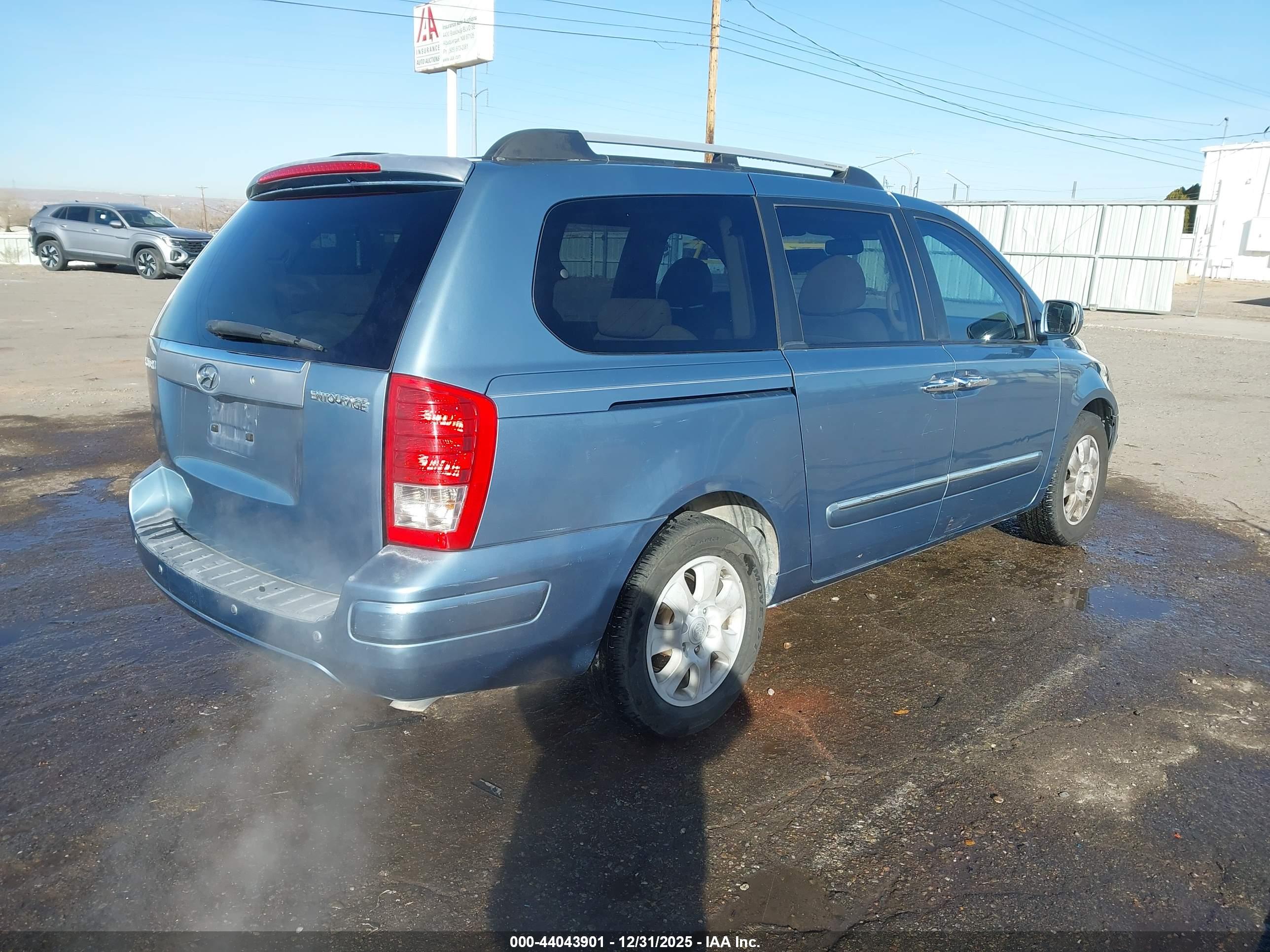 HYUNDAI ENTOURAGE image 4