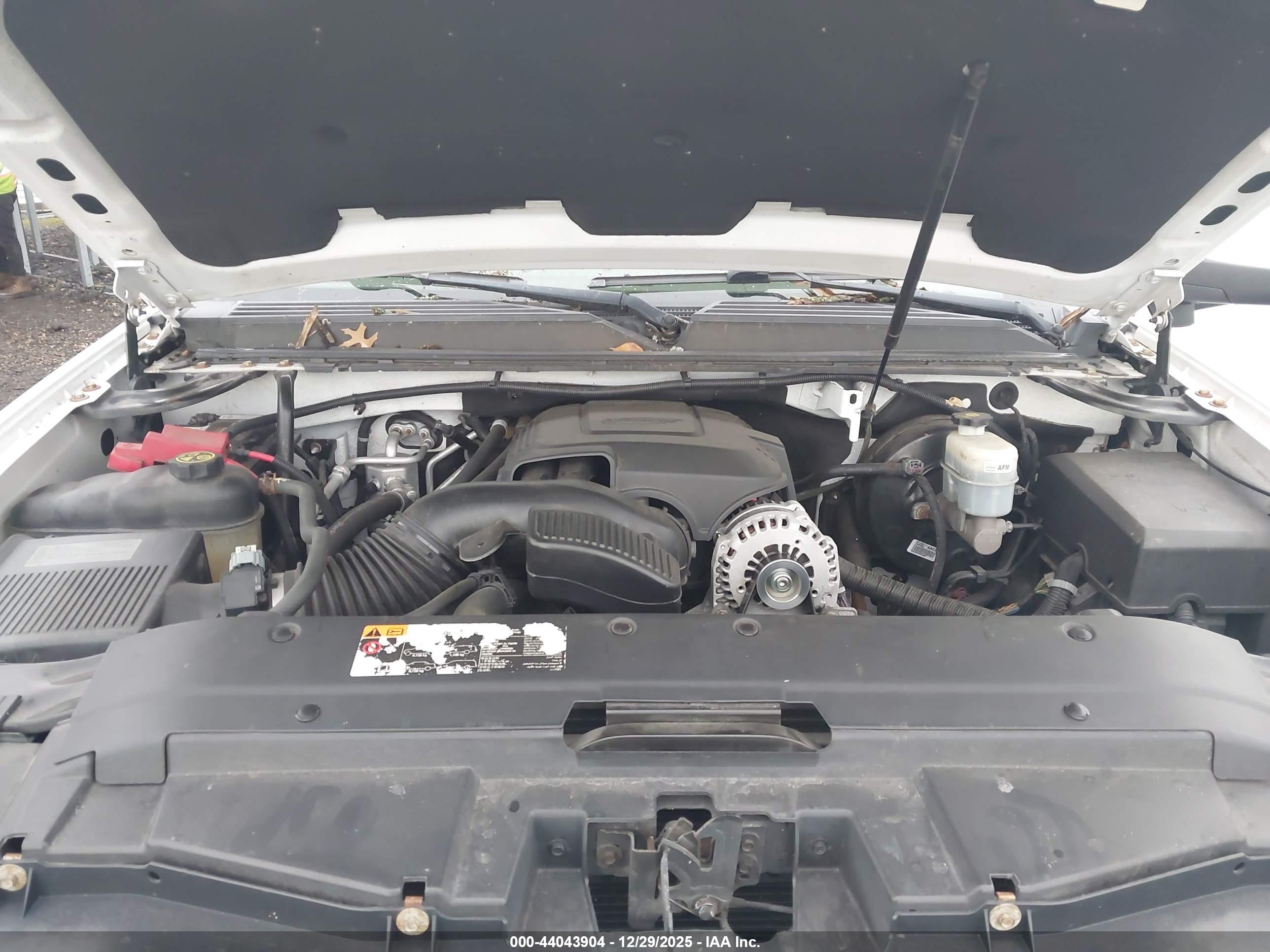 CHEVROLET TAHOE image 10