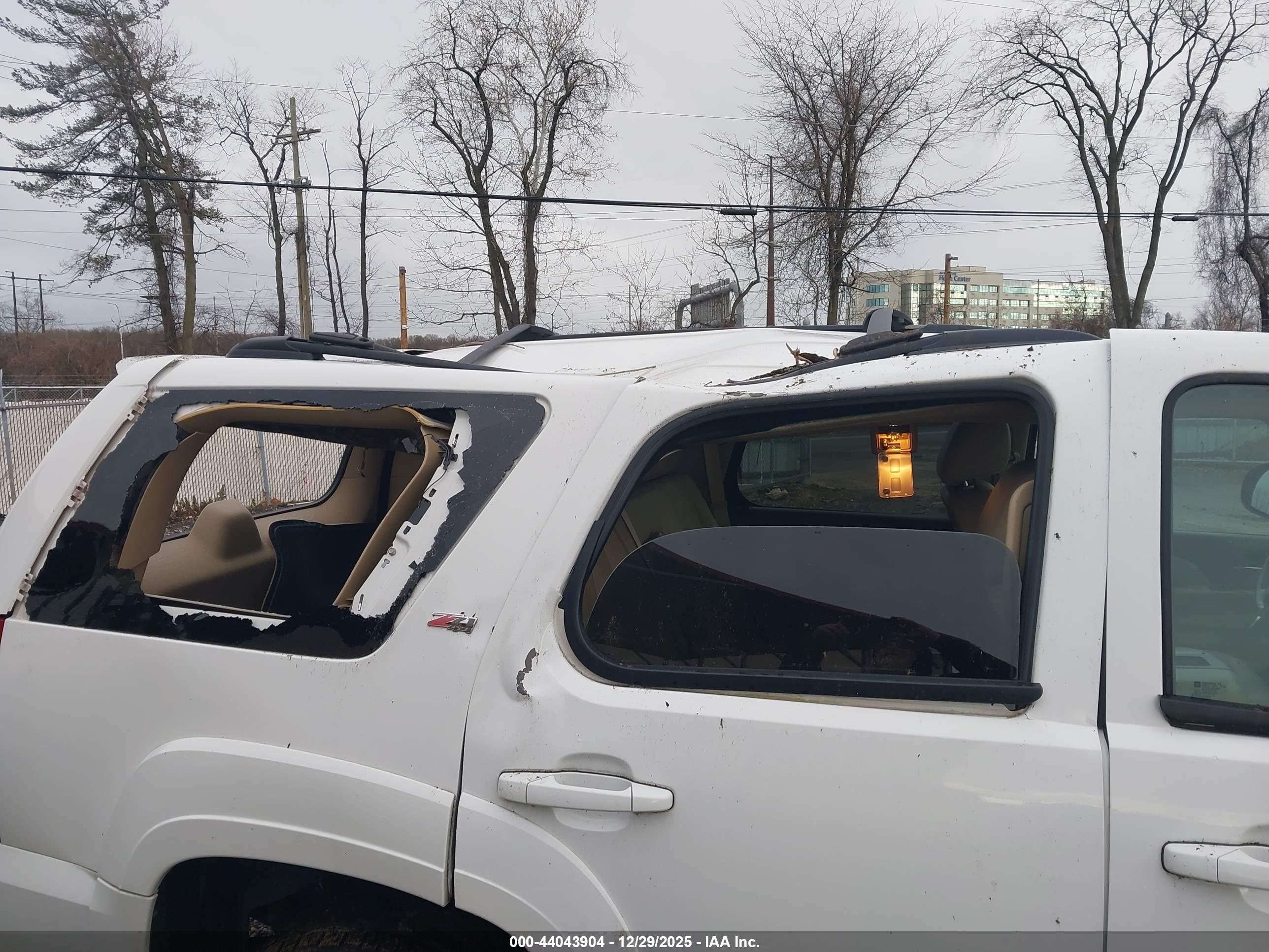 CHEVROLET TAHOE image 6