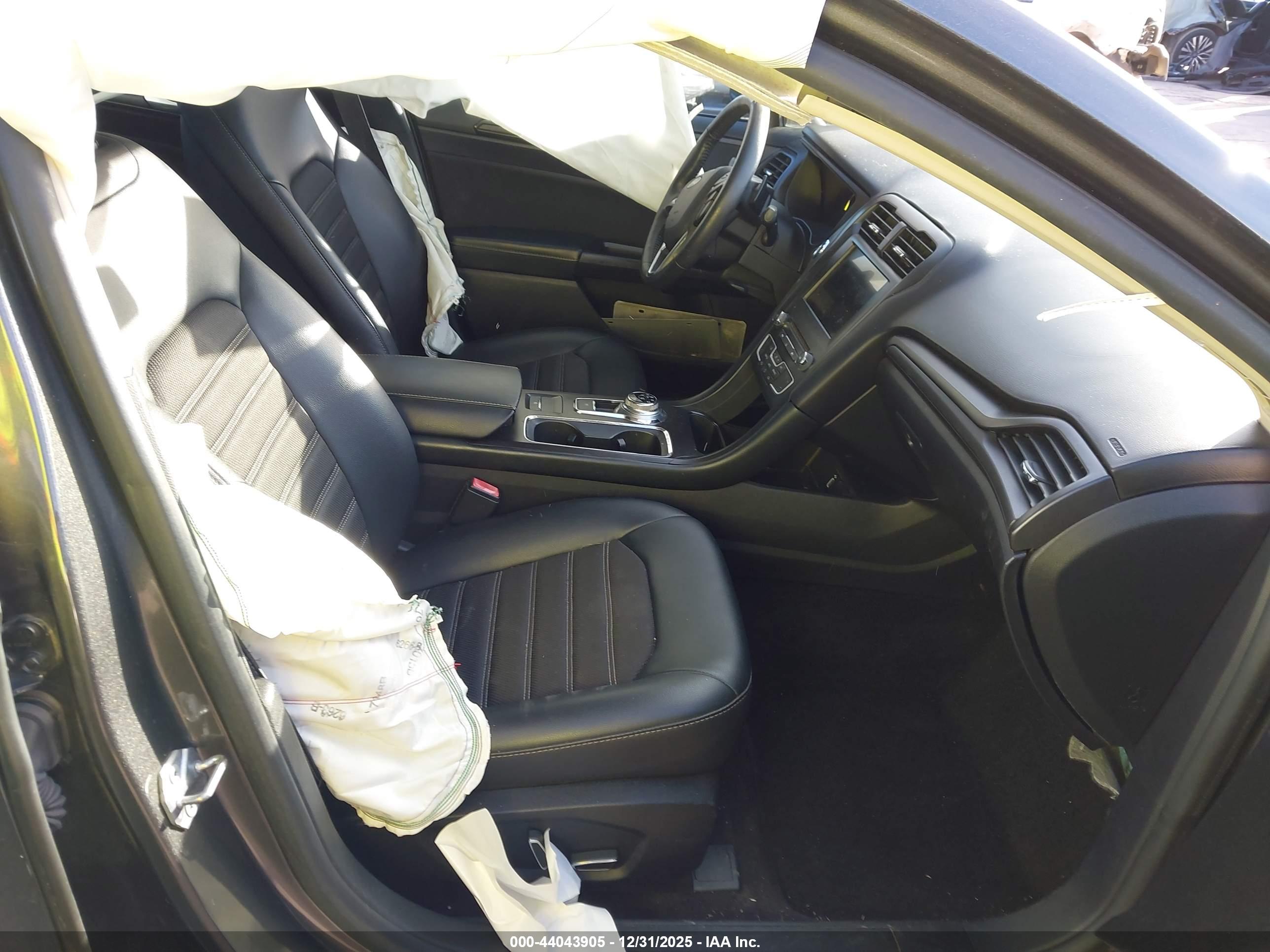 FORD FUSION image 5