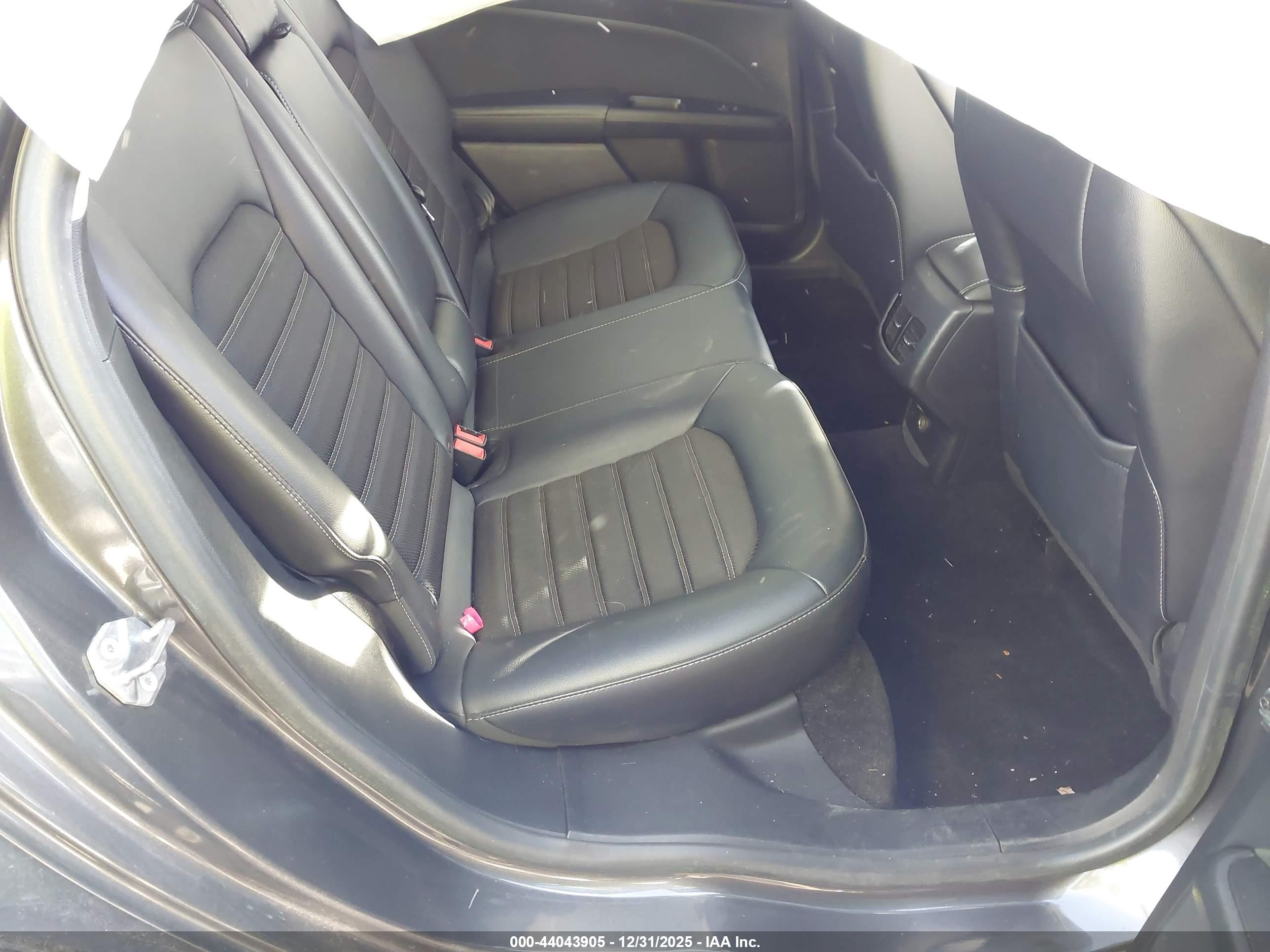 FORD FUSION image 8