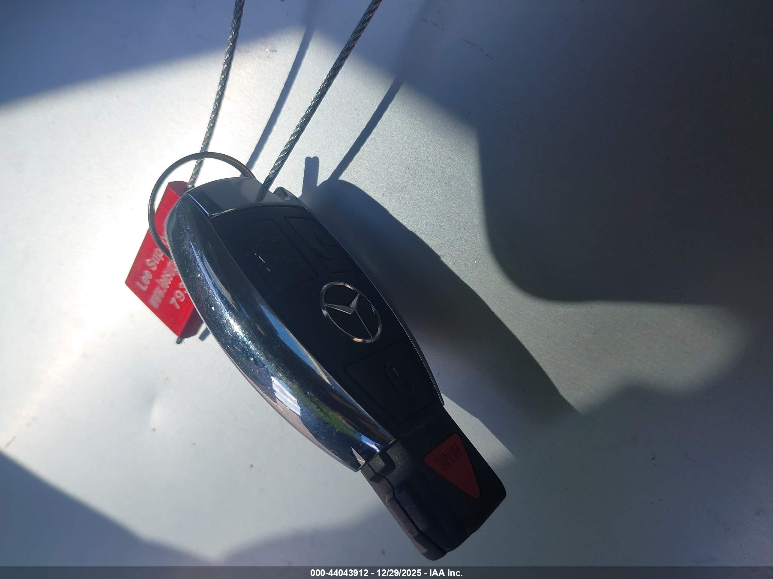 MERCEDES-BENZ E image 11