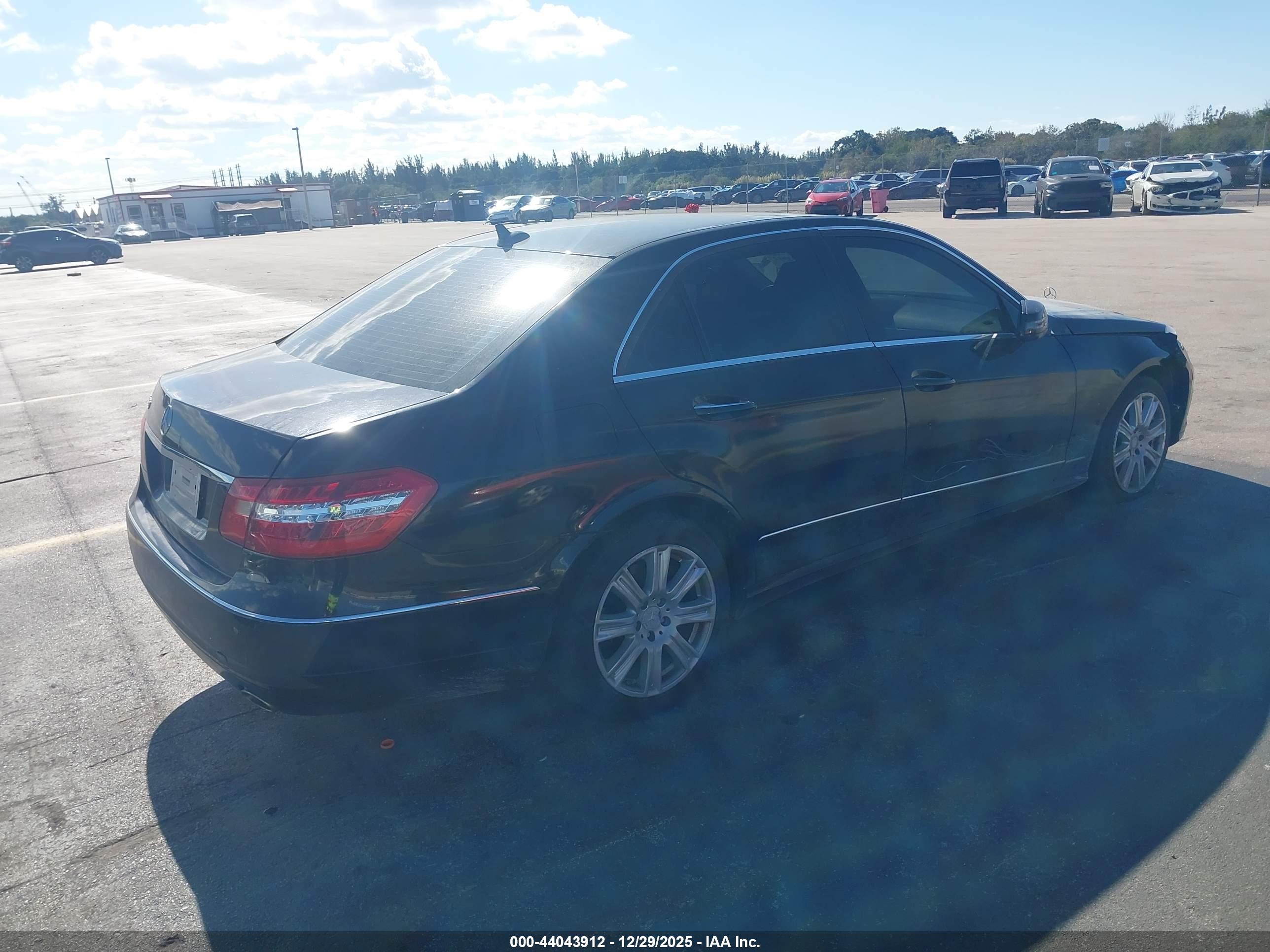 MERCEDES-BENZ E image 4