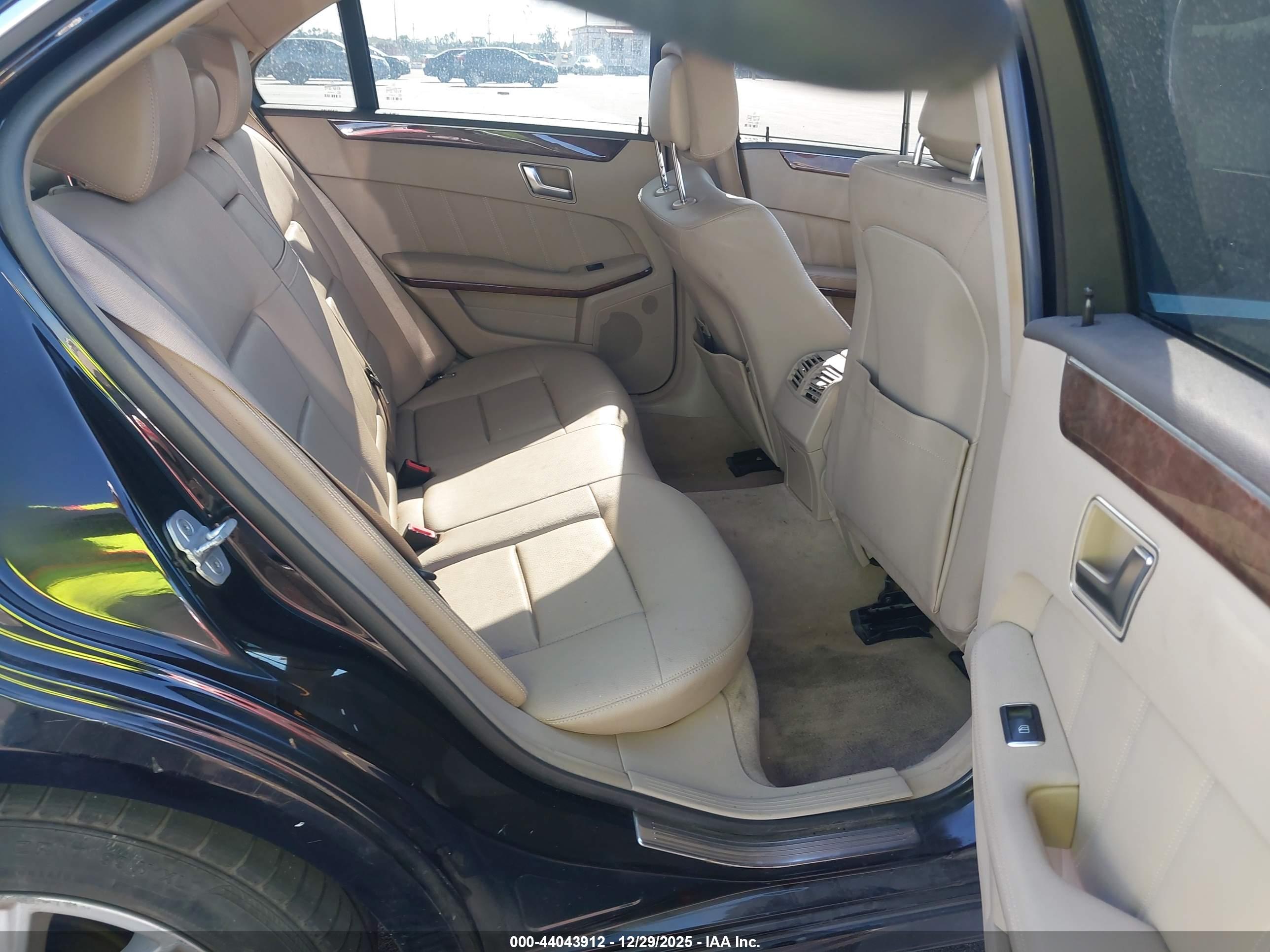MERCEDES-BENZ E image 8