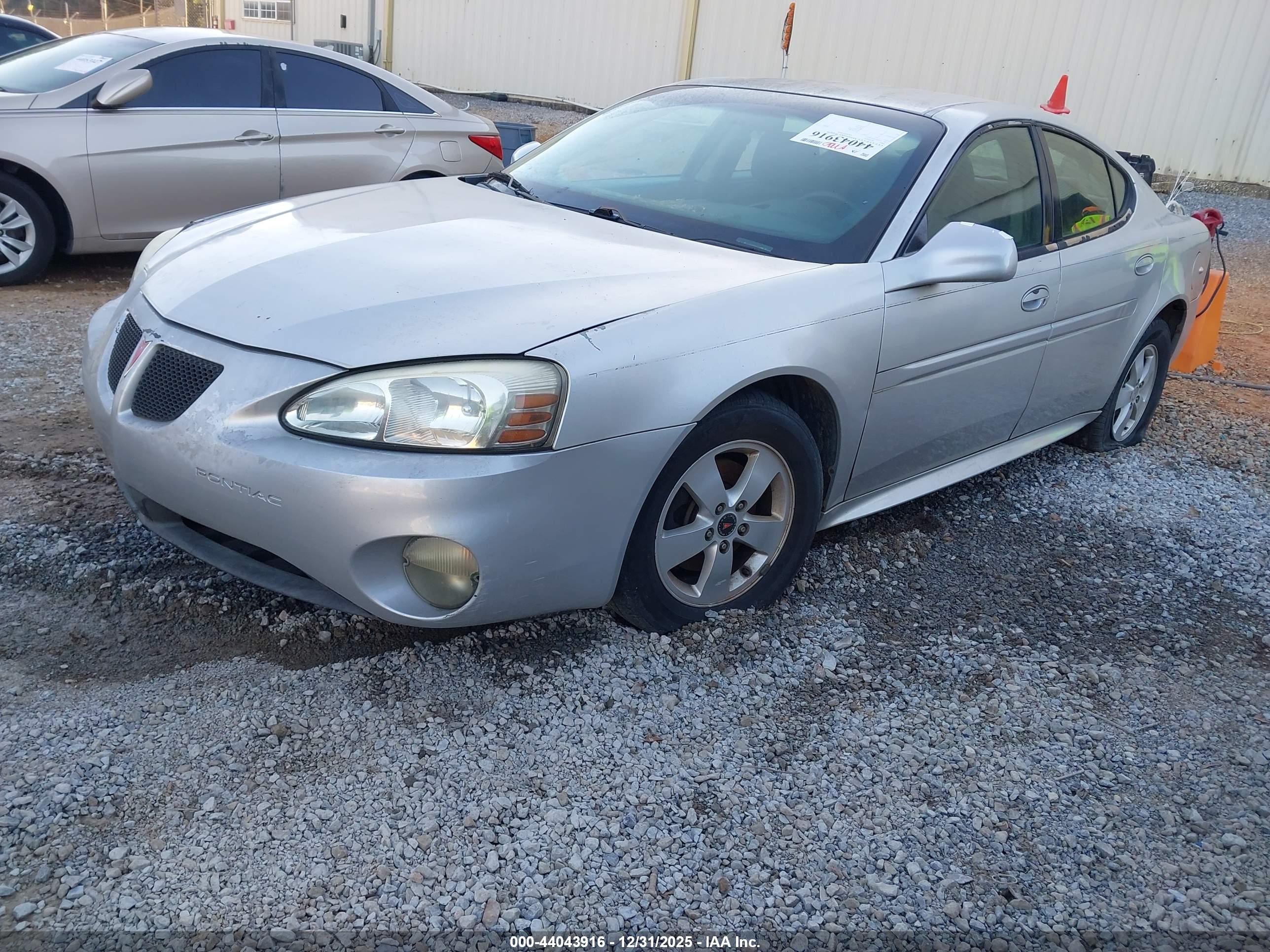 PONTIAC GRAND image 2
