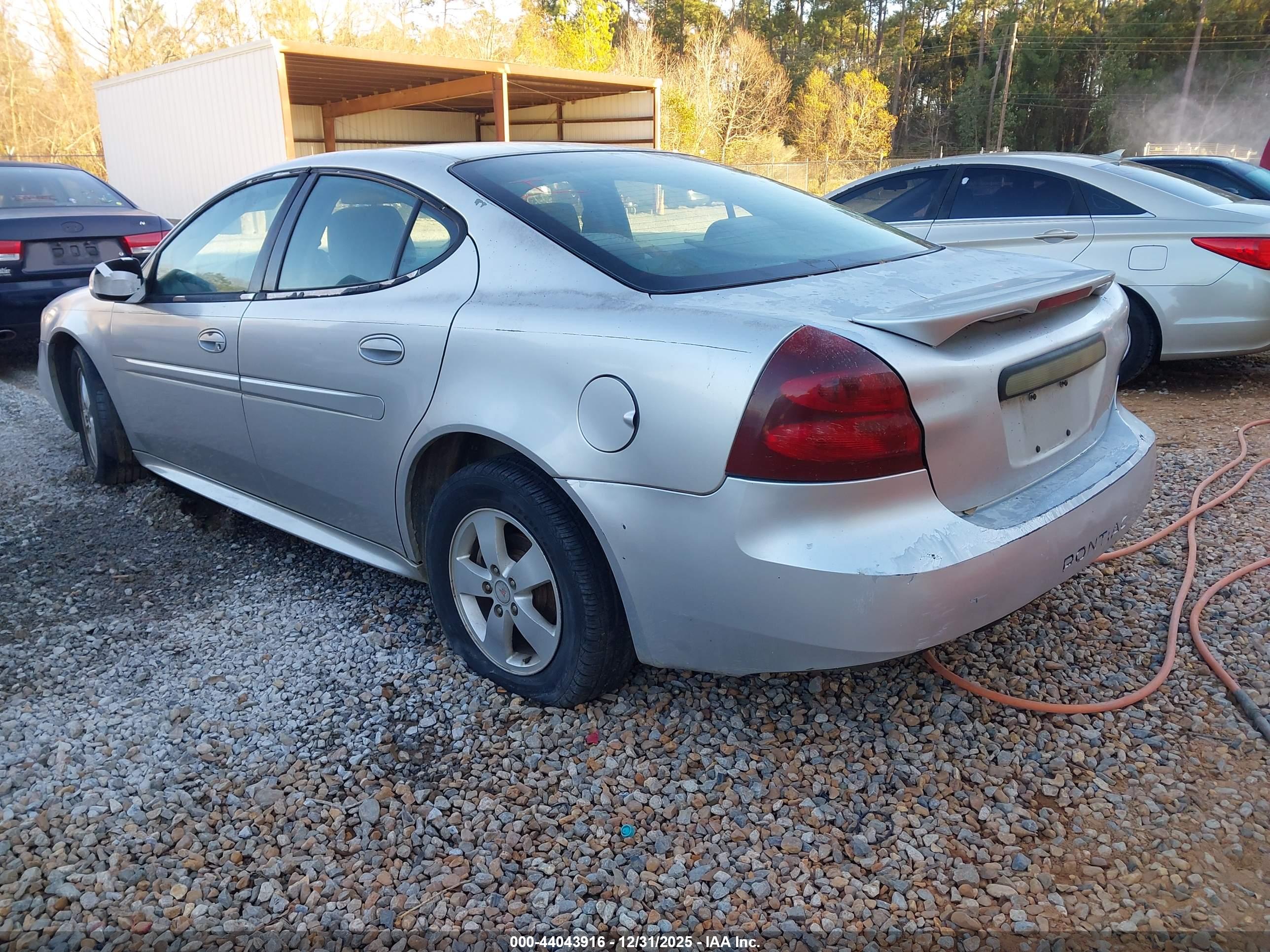 PONTIAC GRAND image 3