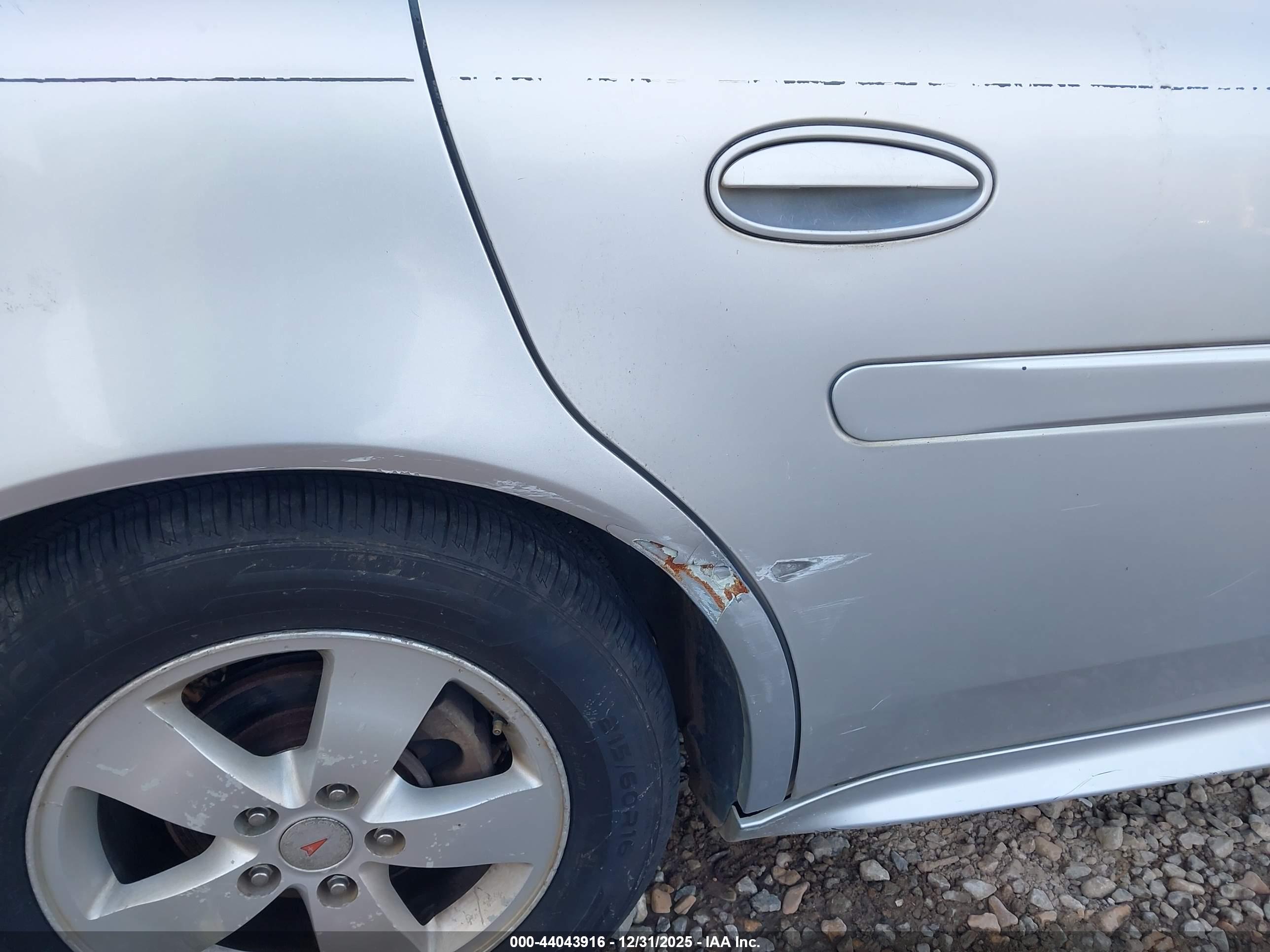 PONTIAC GRAND image 6