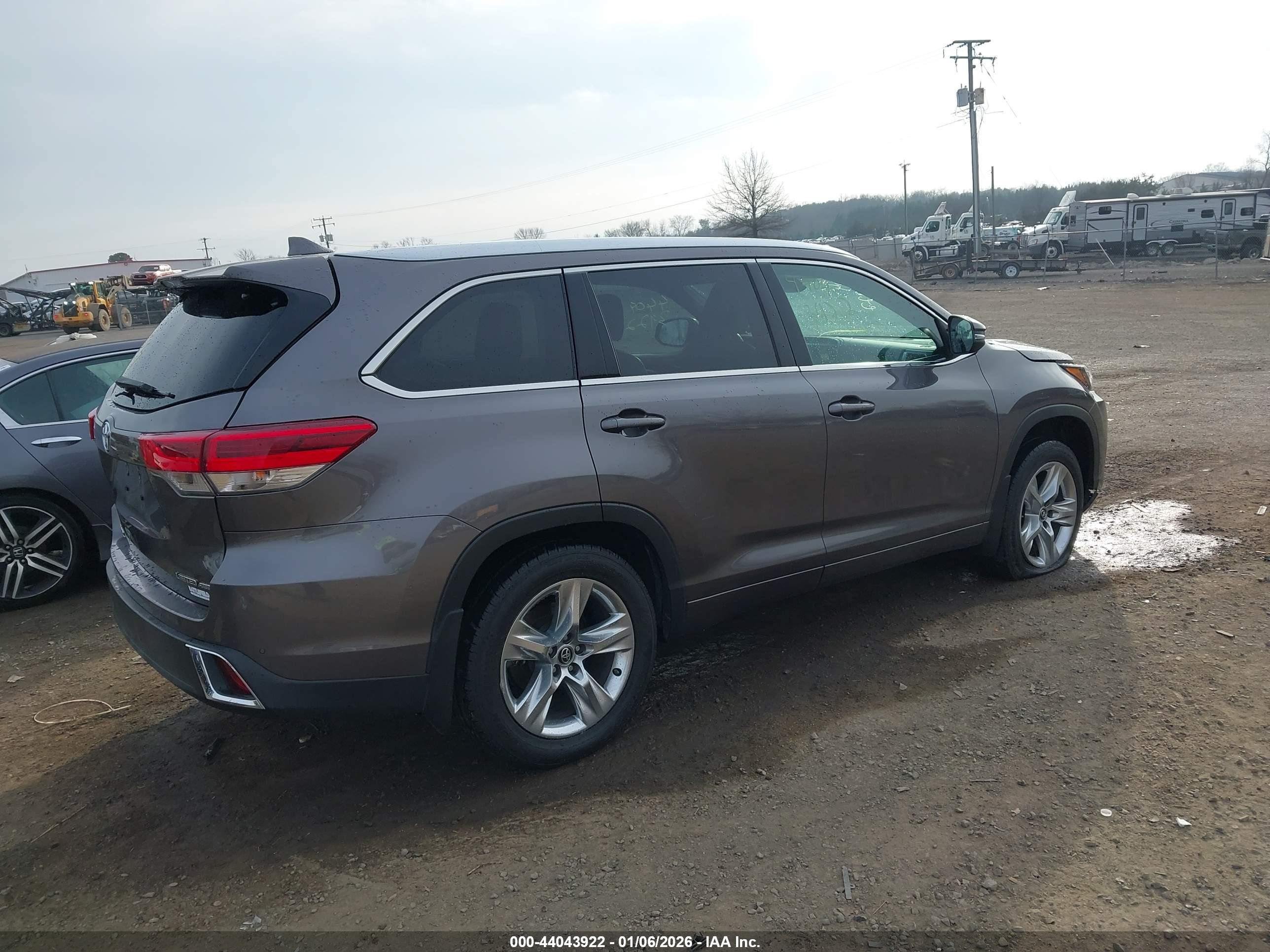 TOYOTA HIGHLANDER image 4