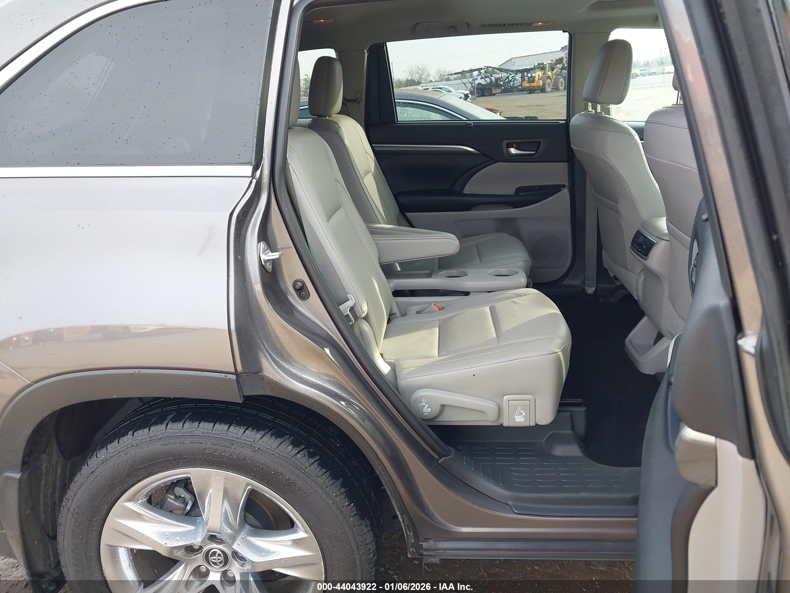 TOYOTA HIGHLANDER image 8