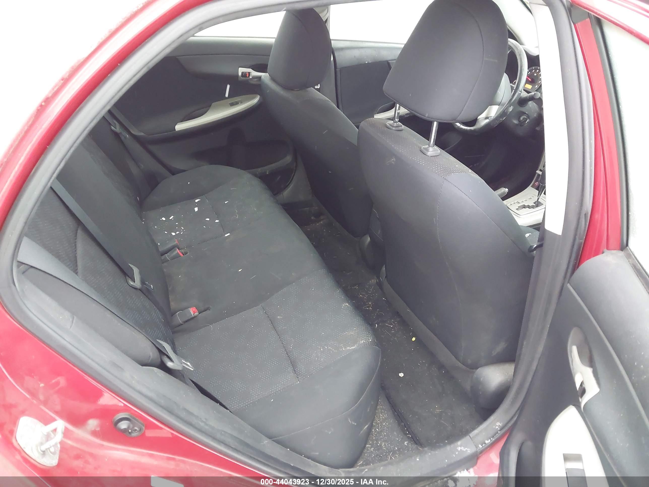 TOYOTA COROLLA image 8