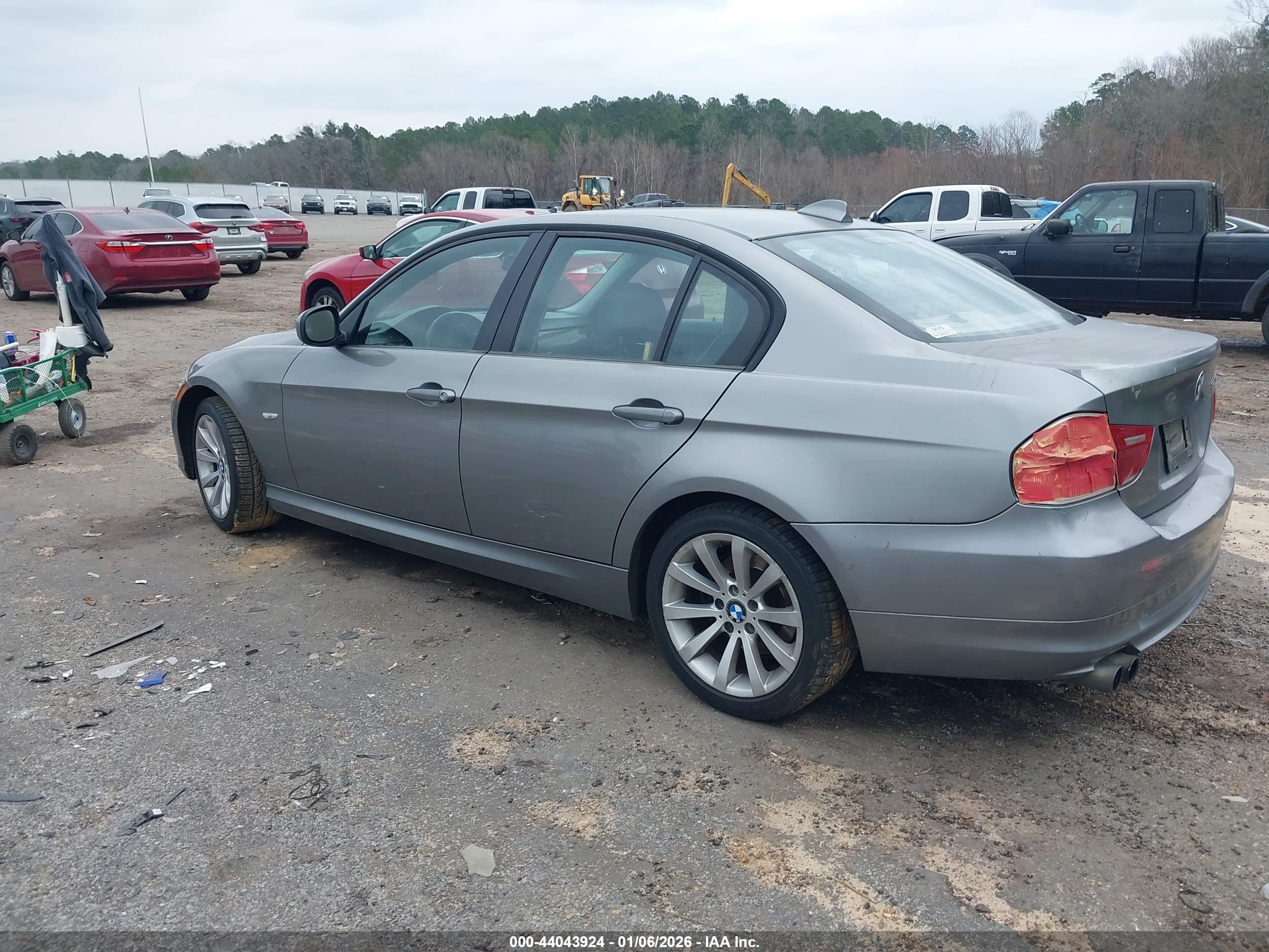 BMW 328I image 3