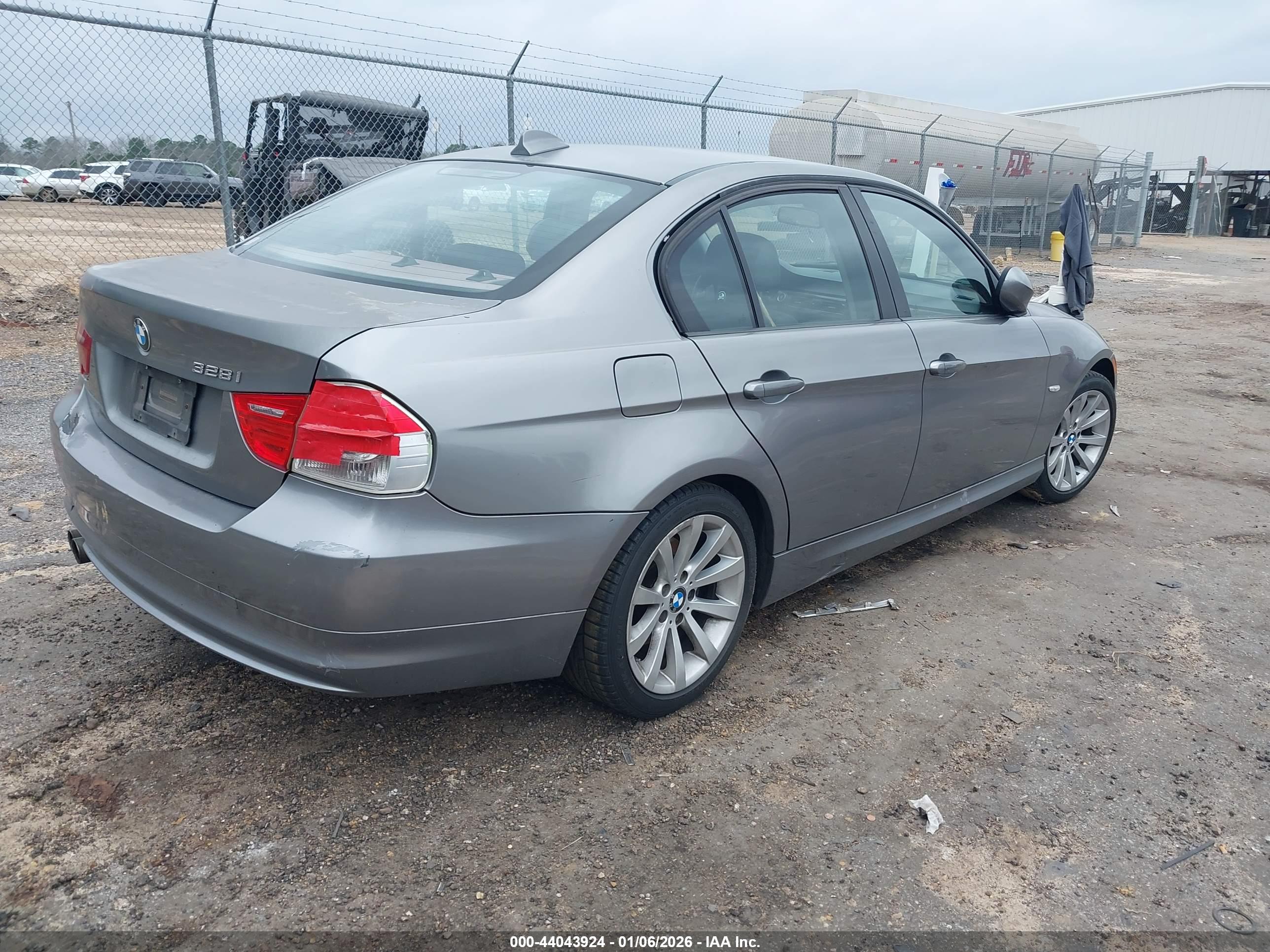 BMW 328I image 4