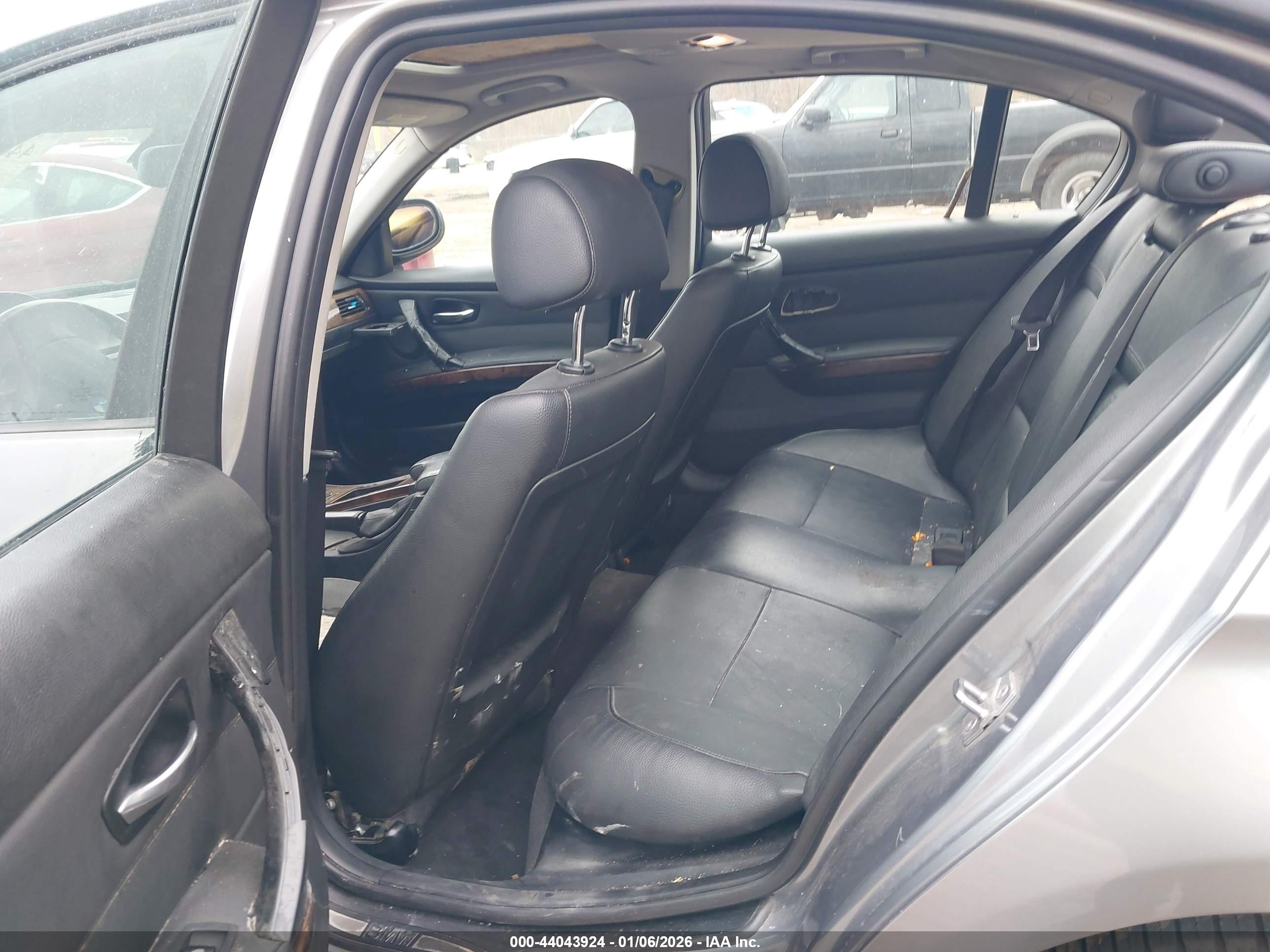 BMW 328I image 8
