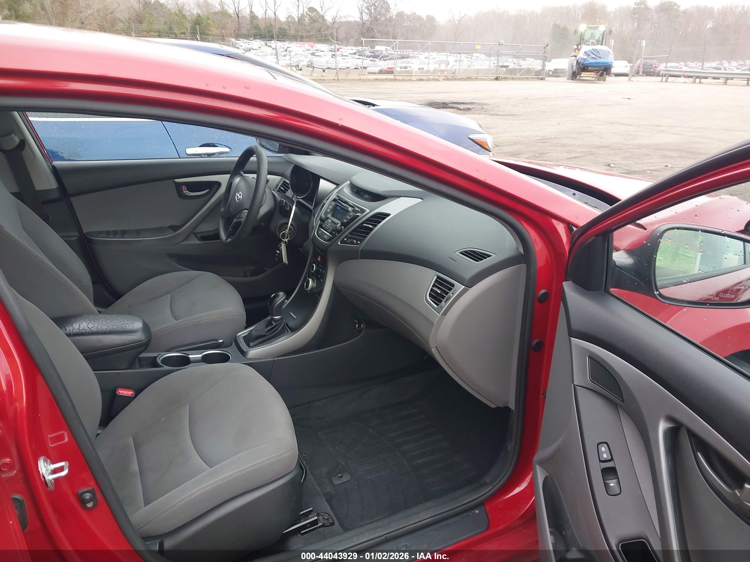 HYUNDAI ELANTRA image 5