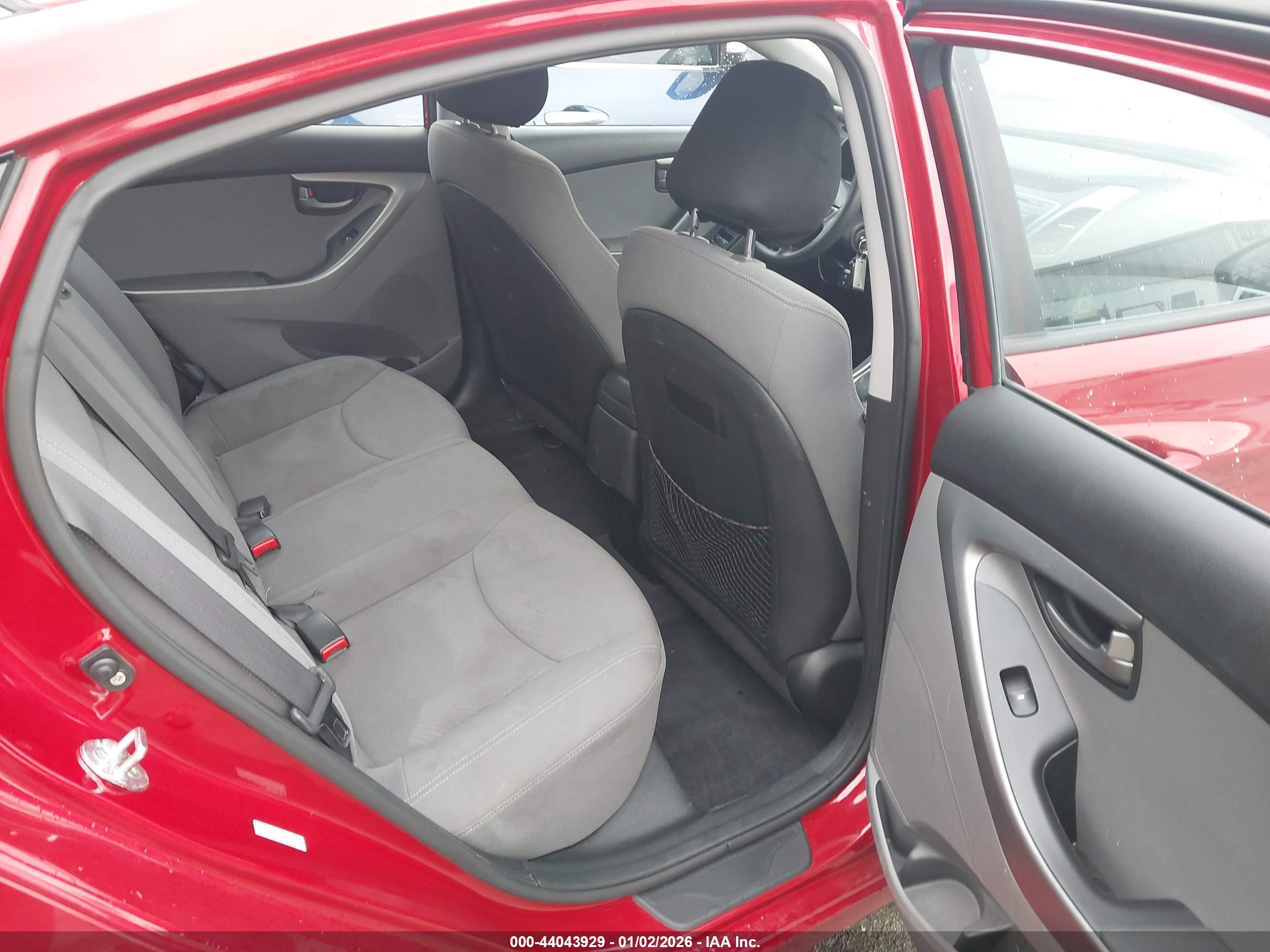 HYUNDAI ELANTRA image 8