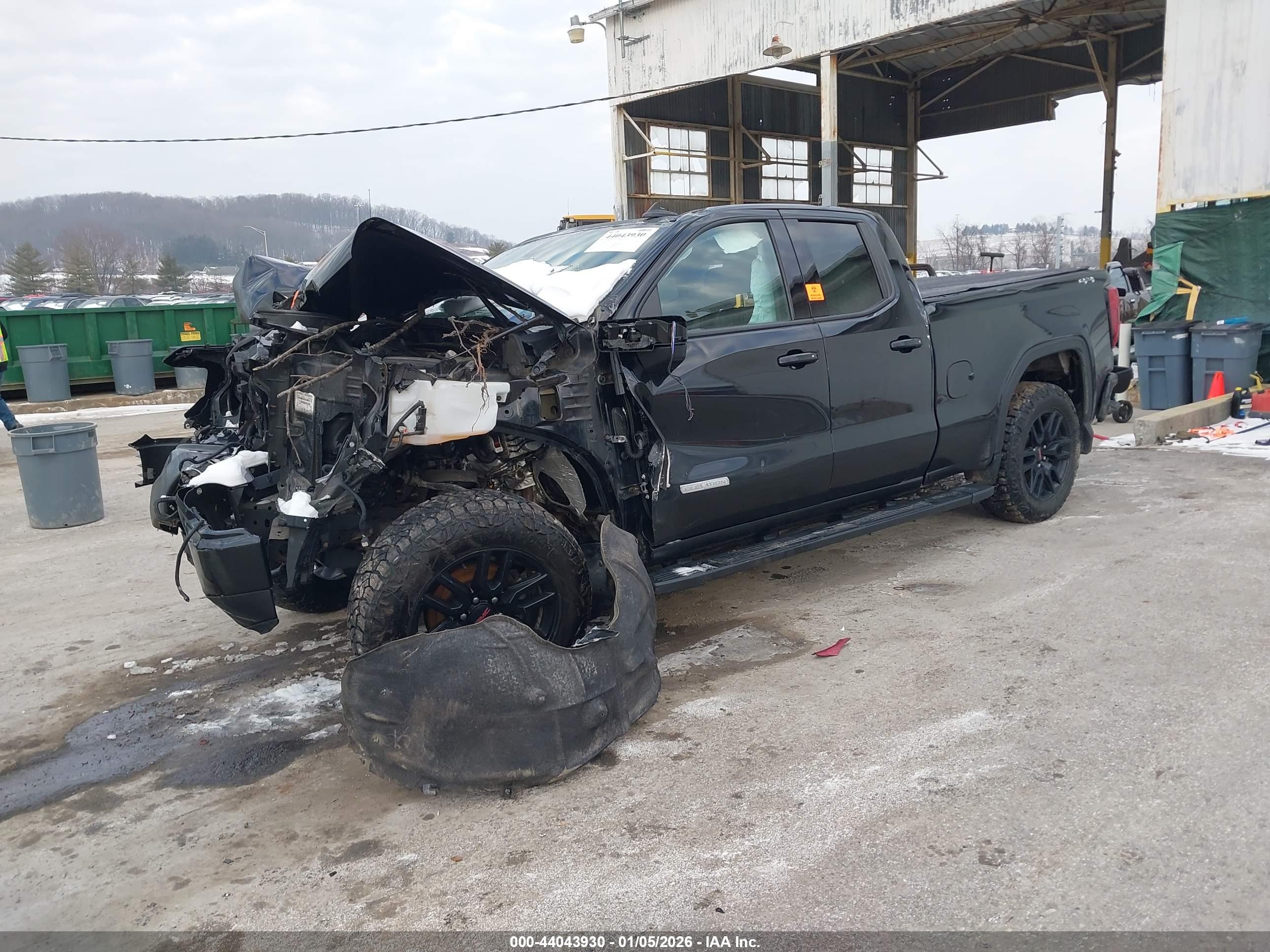 GMC SIERRA image 2