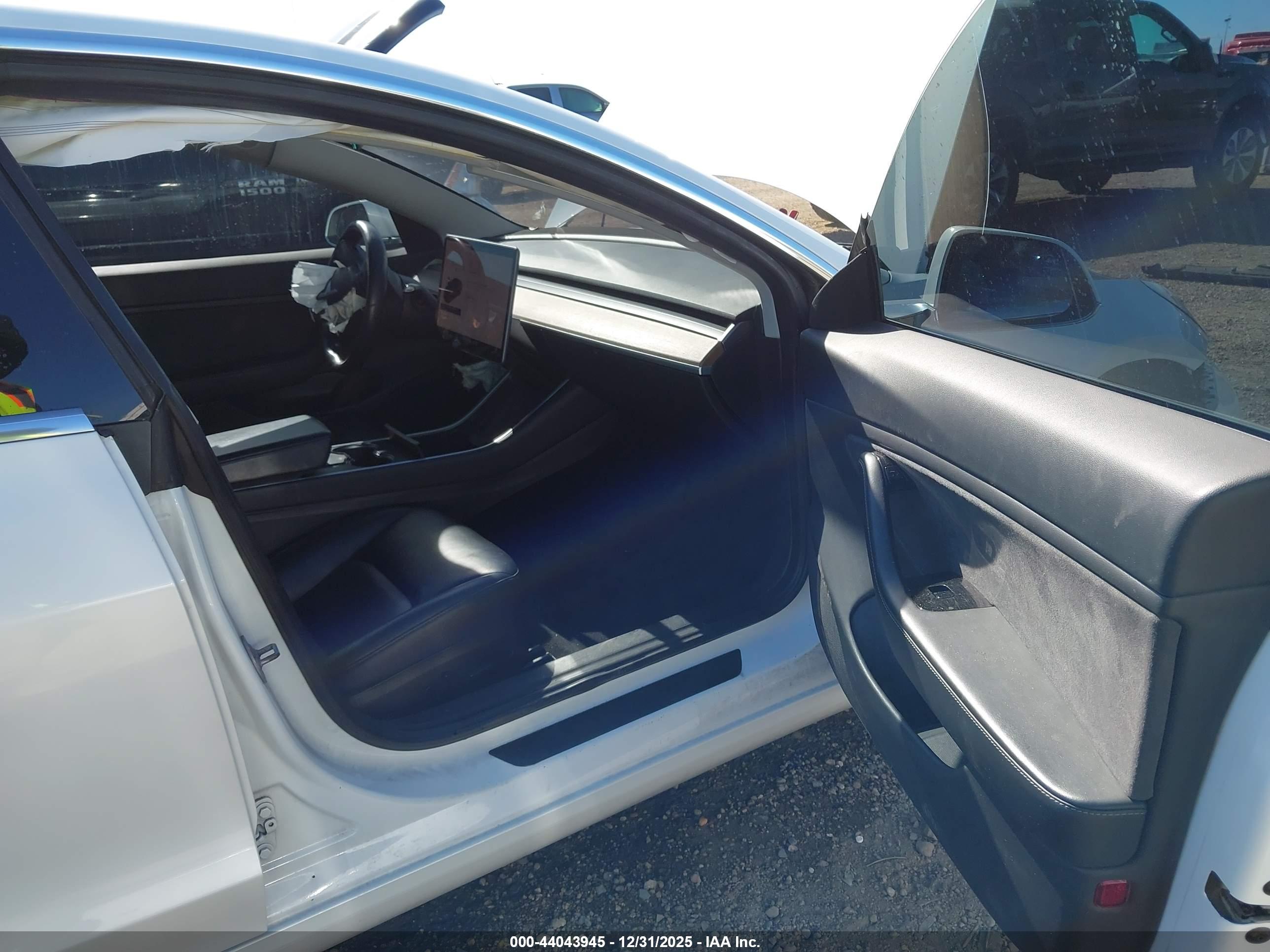 TESLA MODEL image 5
