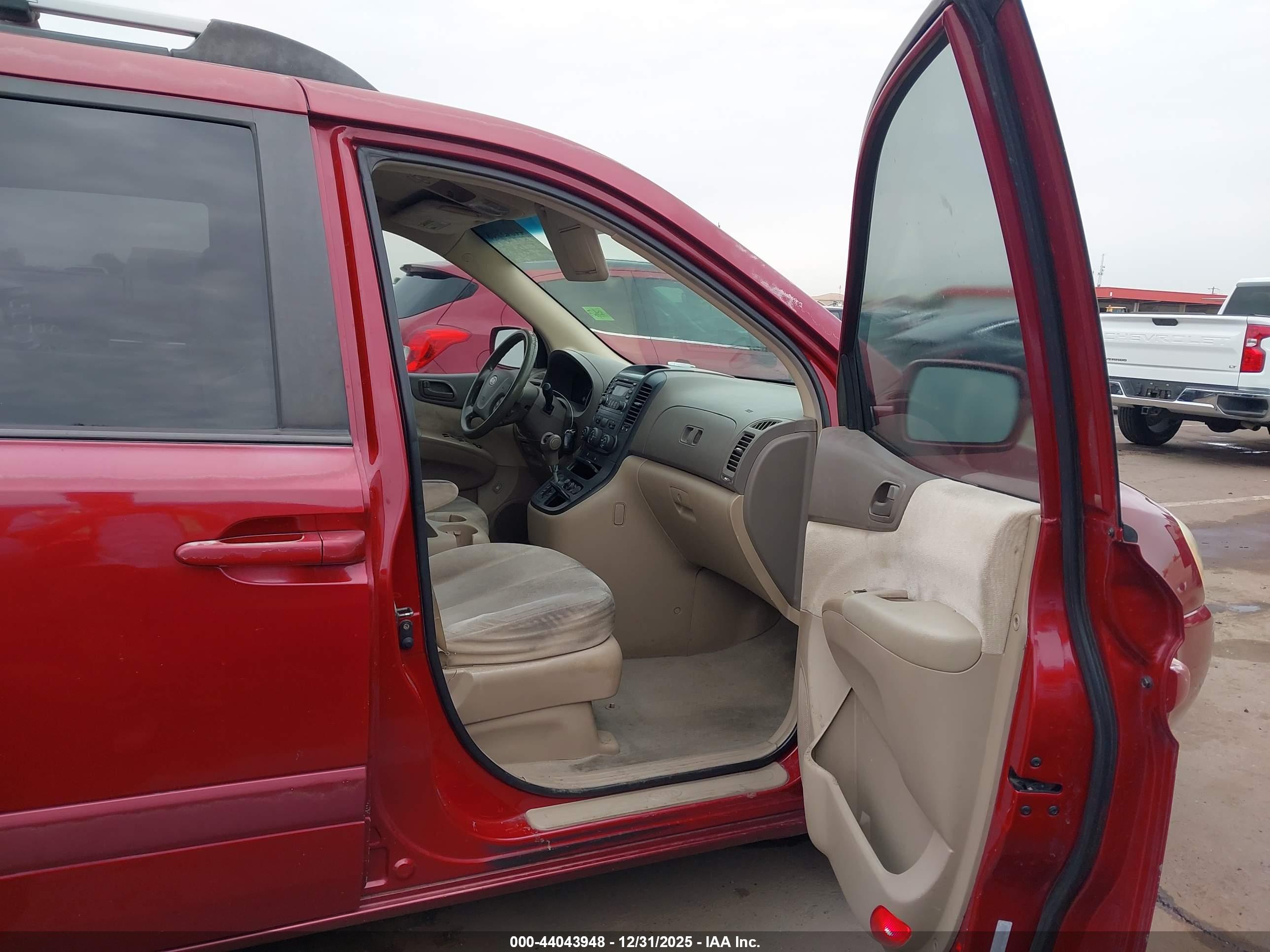 KIA SEDONA image 5