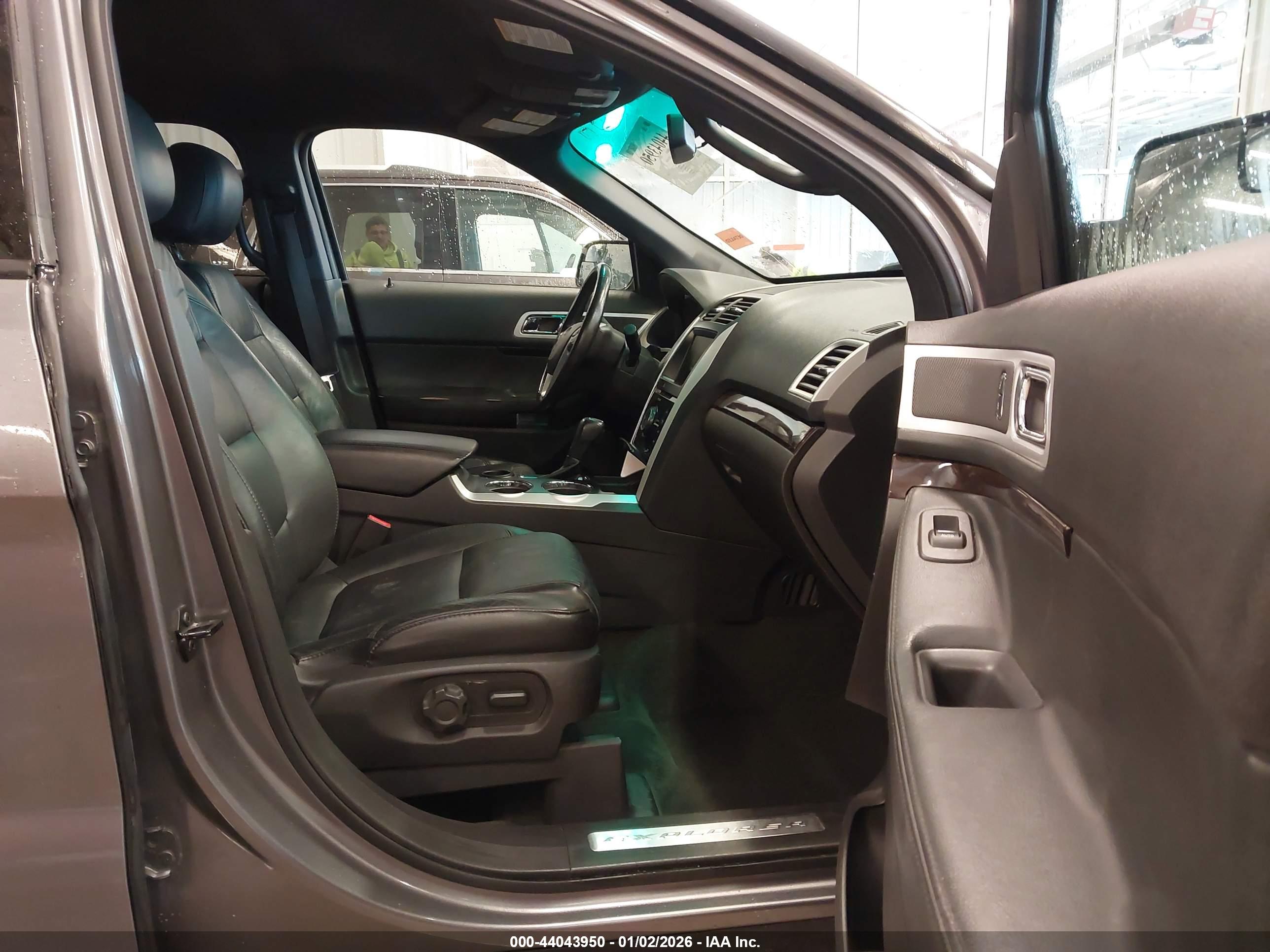 FORD EXPLORER image 5