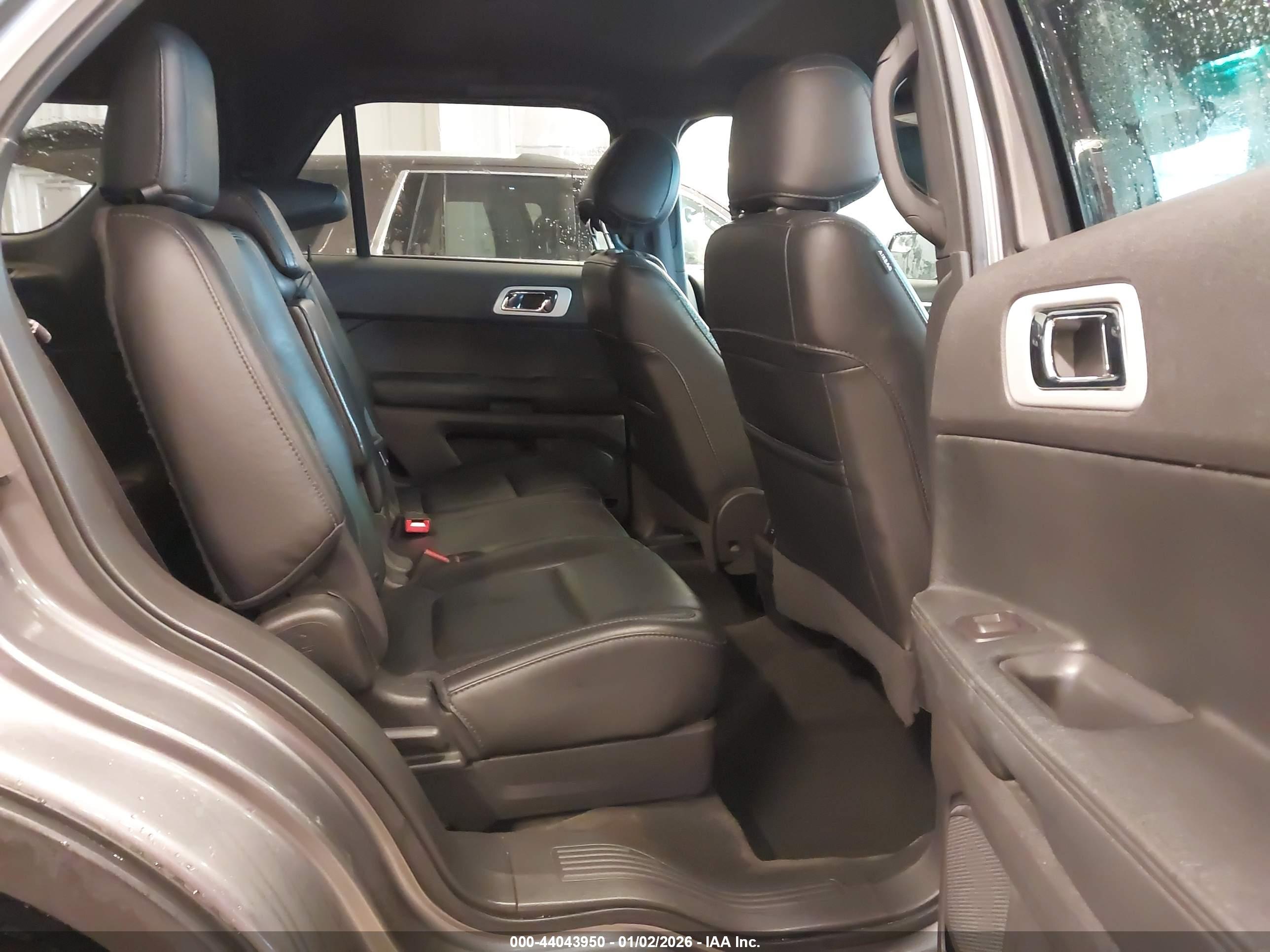 FORD EXPLORER image 8
