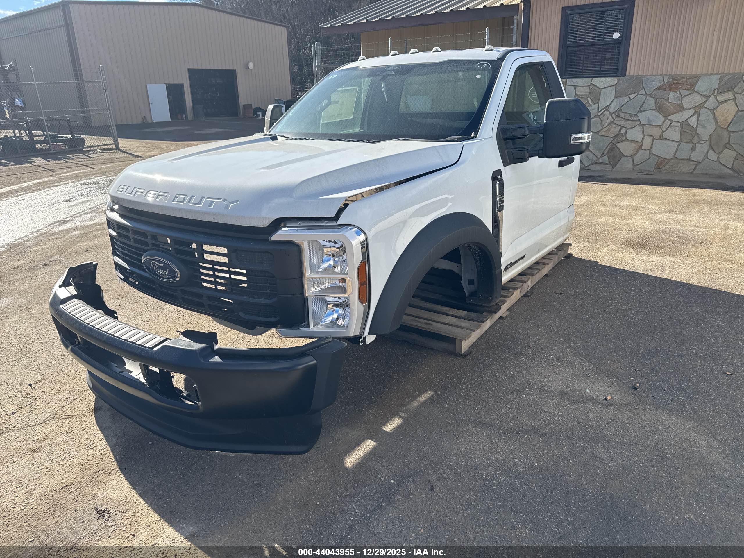 FORD F-550 image 2