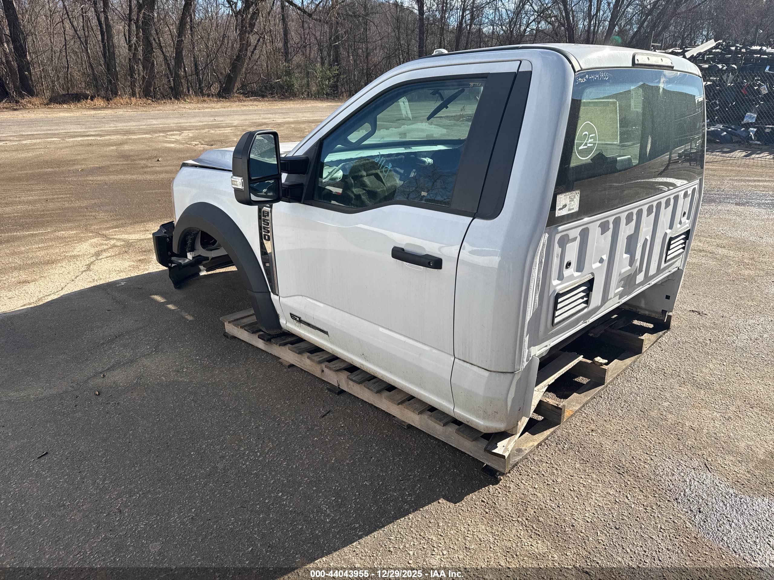 FORD F-550 image 3