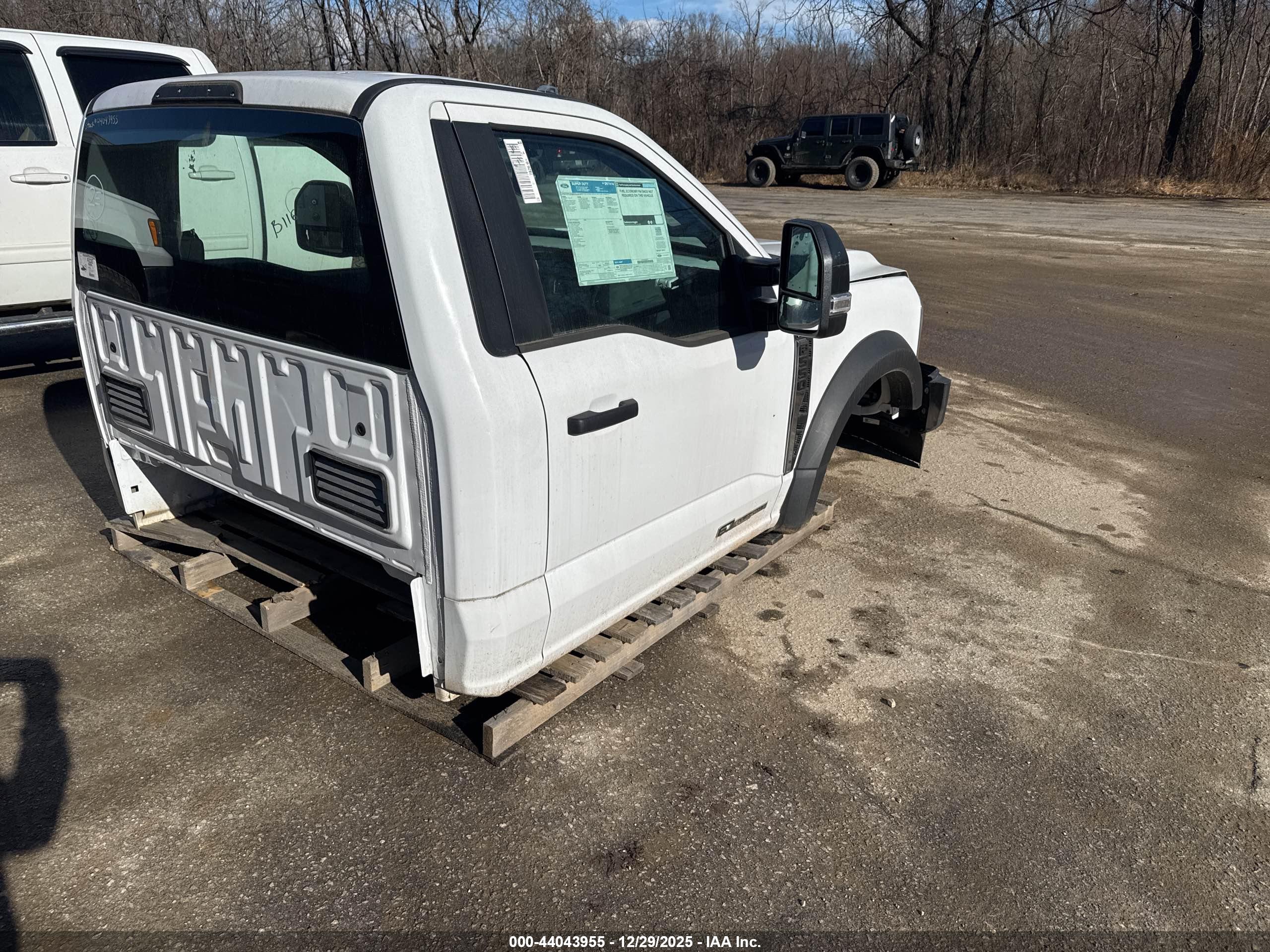 FORD F-550 image 4