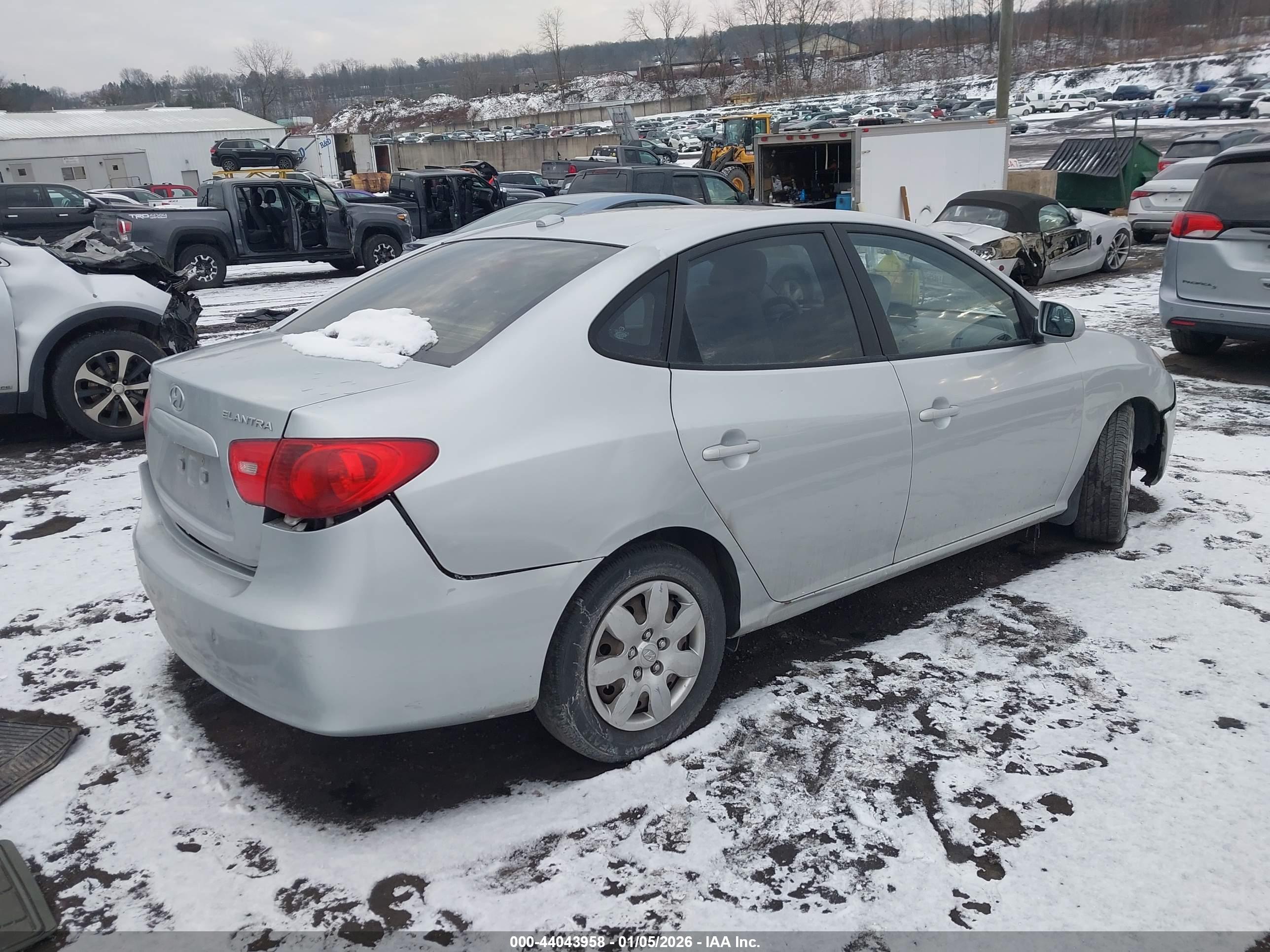 HYUNDAI ELANTRA image 4