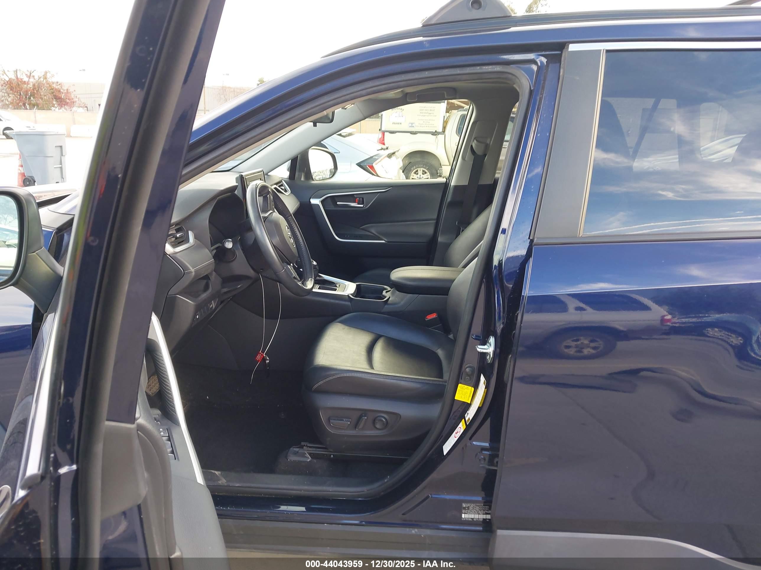TOYOTA RAV4 image 5