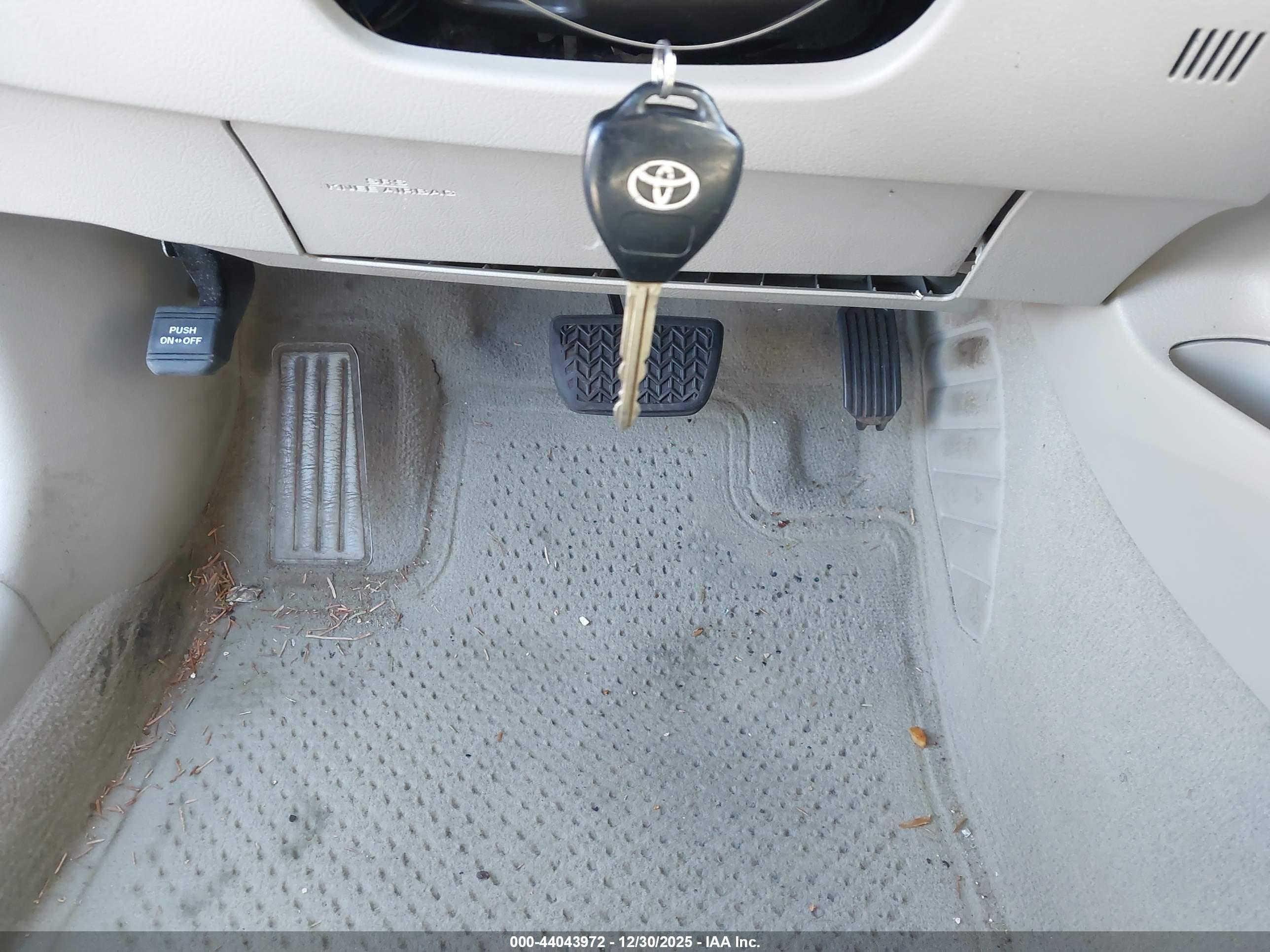 TOYOTA CAMRY image 11