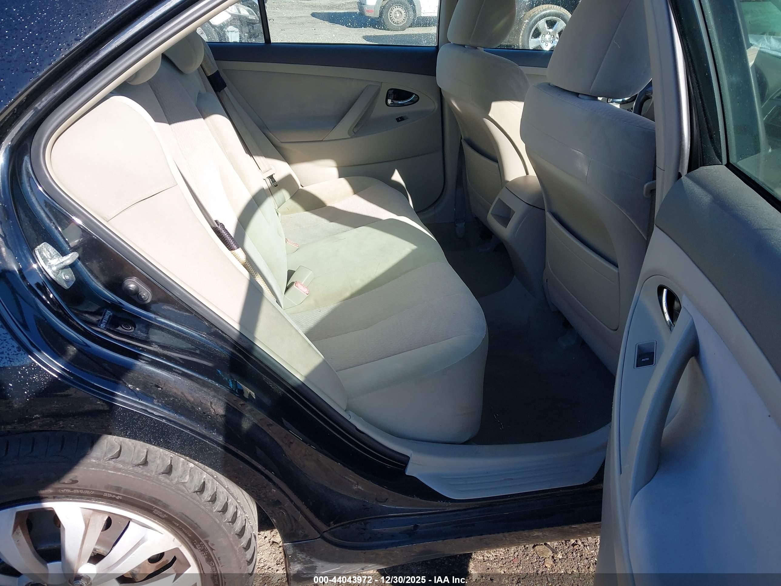 TOYOTA CAMRY image 8