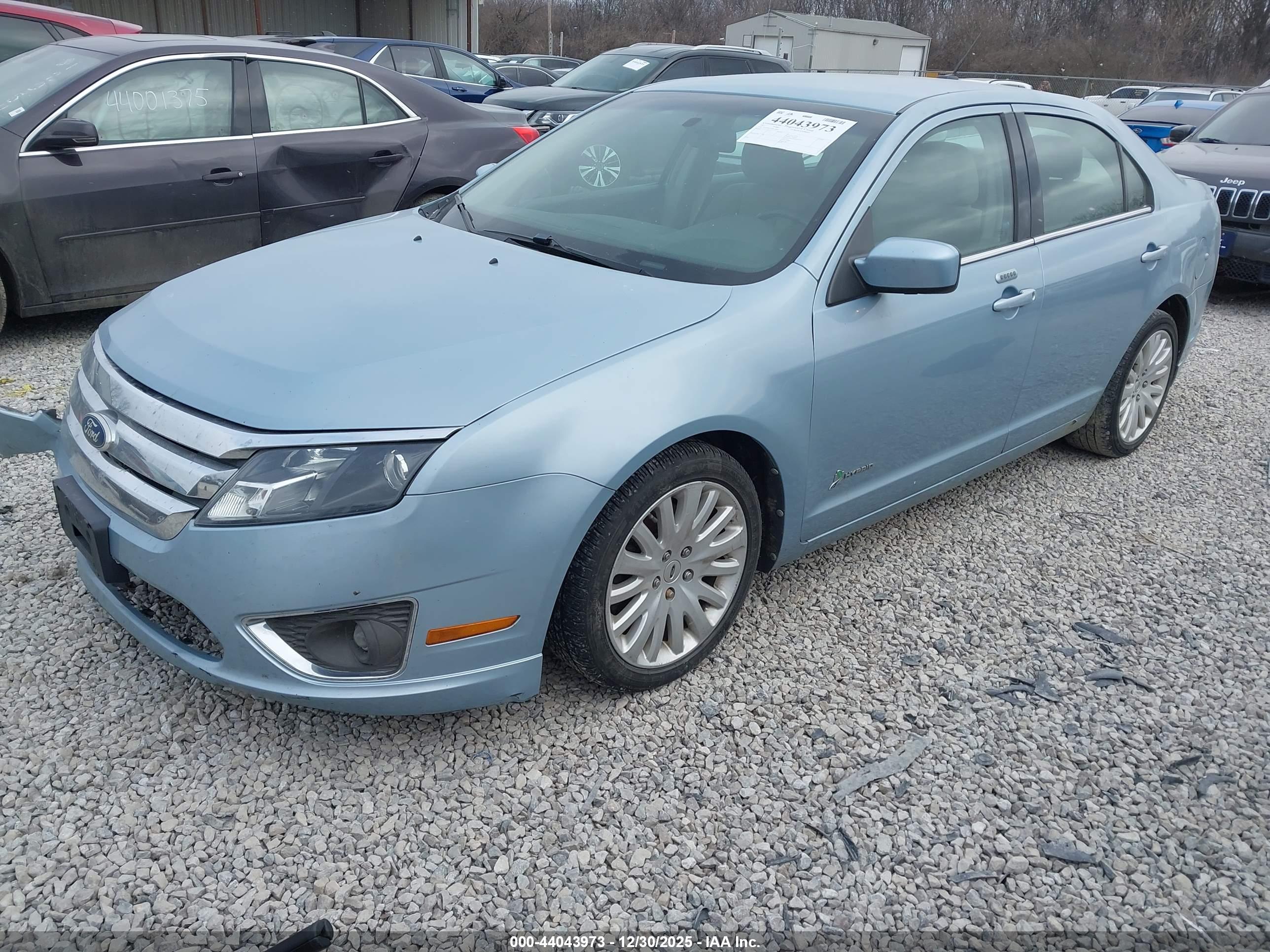 FORD FUSION image 2