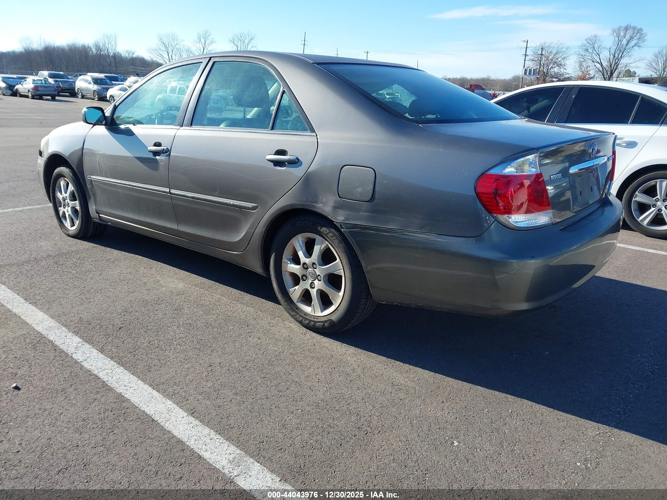 TOYOTA CAMRY image 3