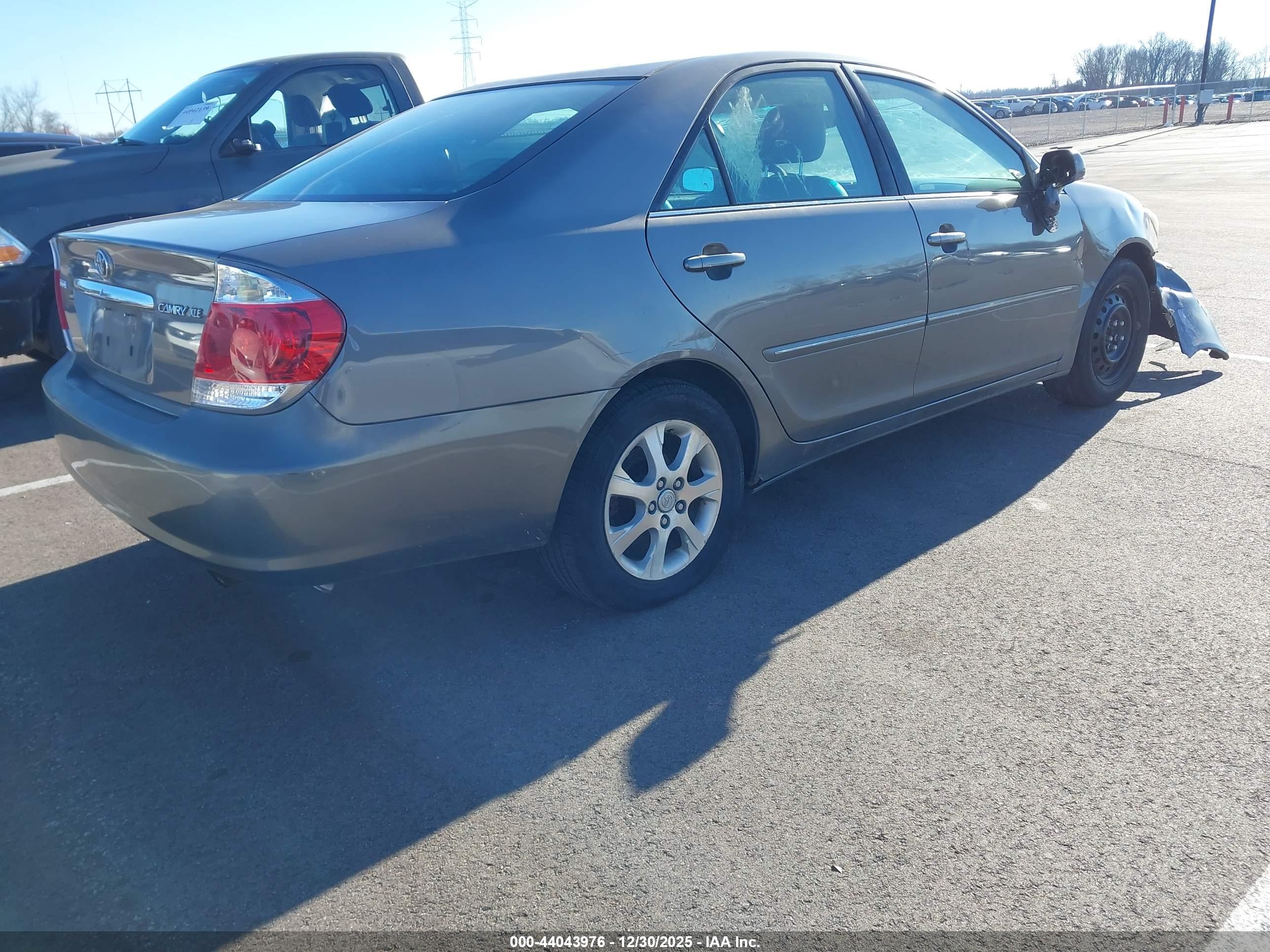 TOYOTA CAMRY image 4
