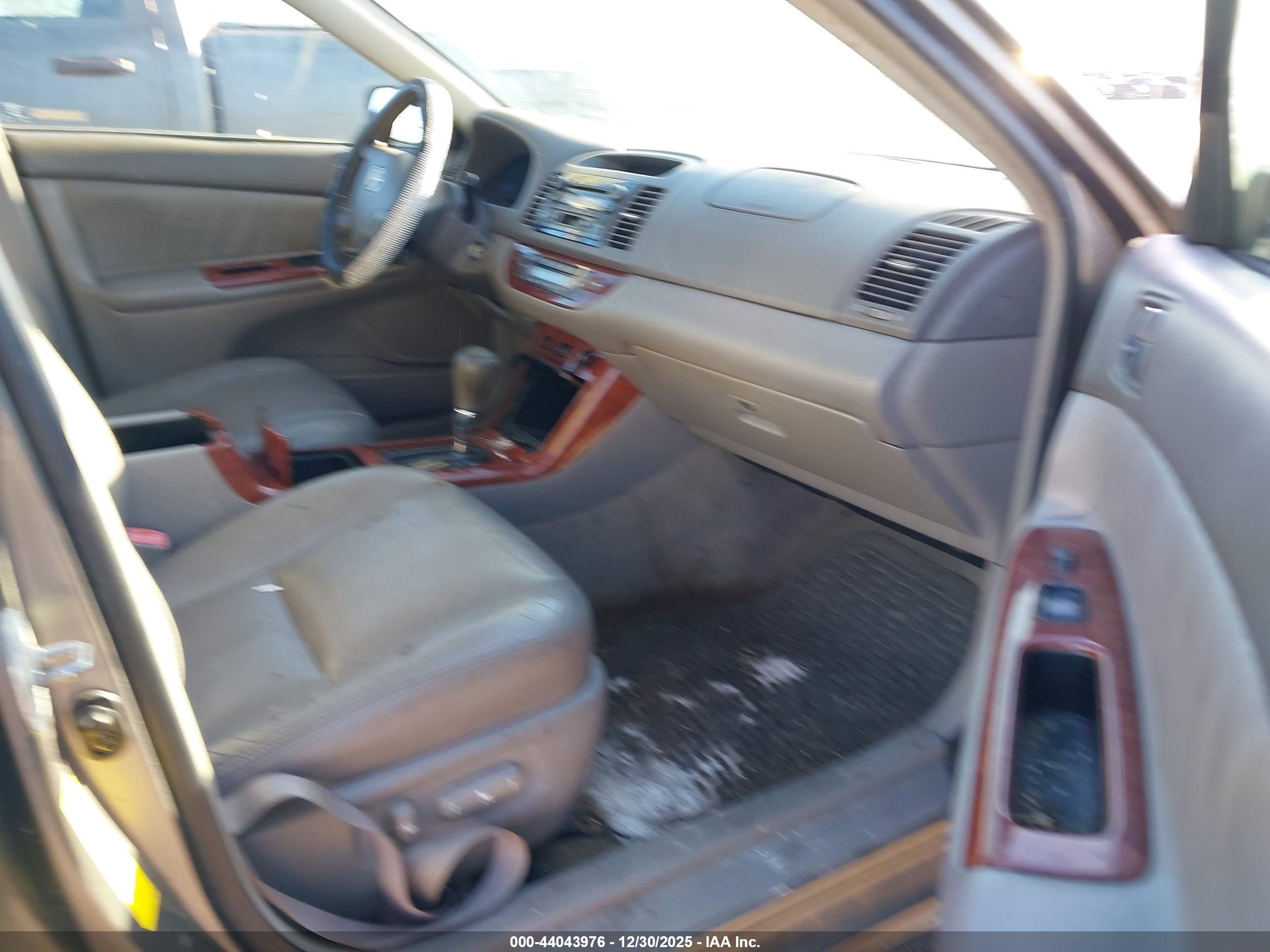 TOYOTA CAMRY image 5