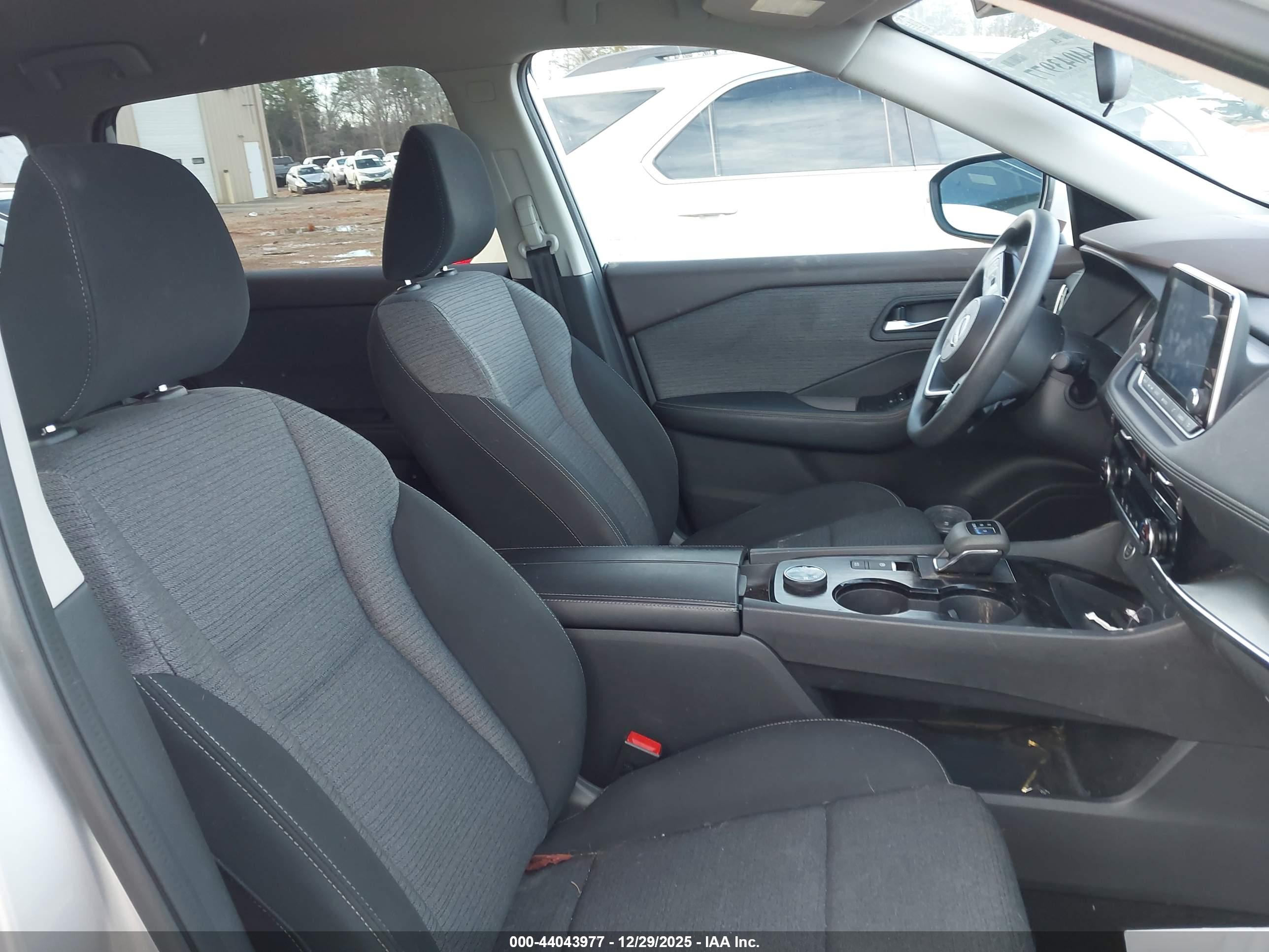 NISSAN ROGUE image 5