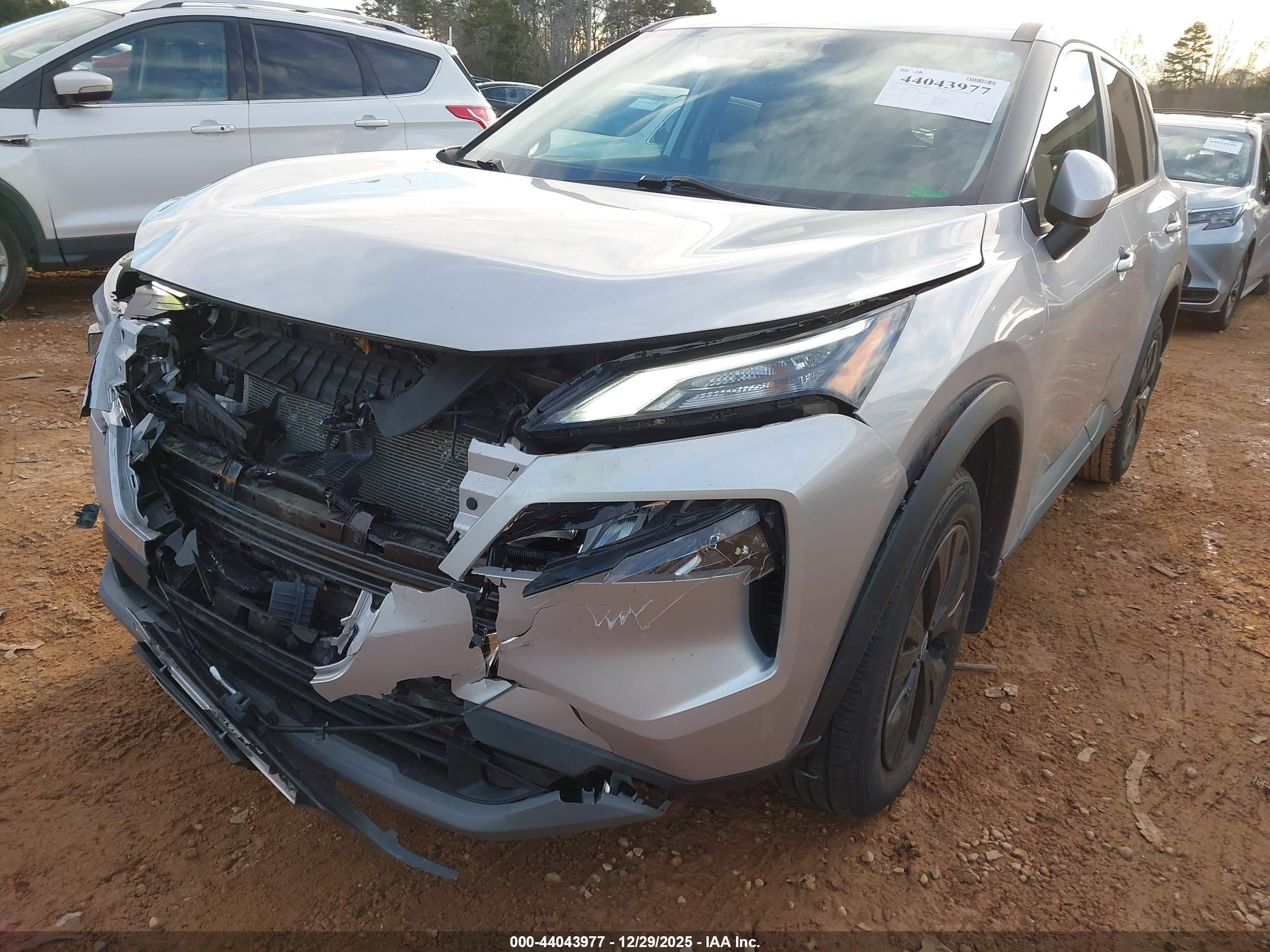 NISSAN ROGUE image 6