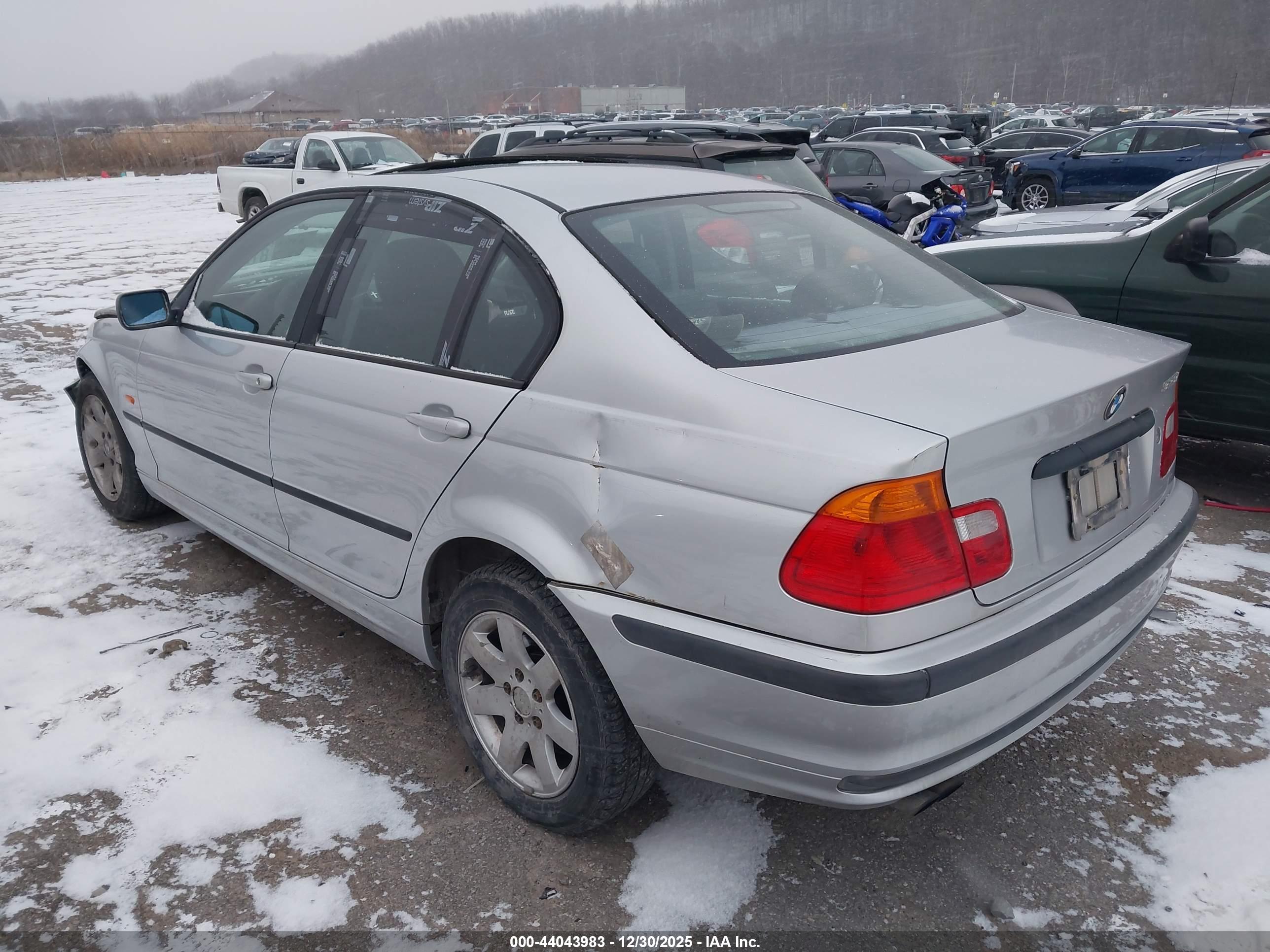 BMW 325I image 3