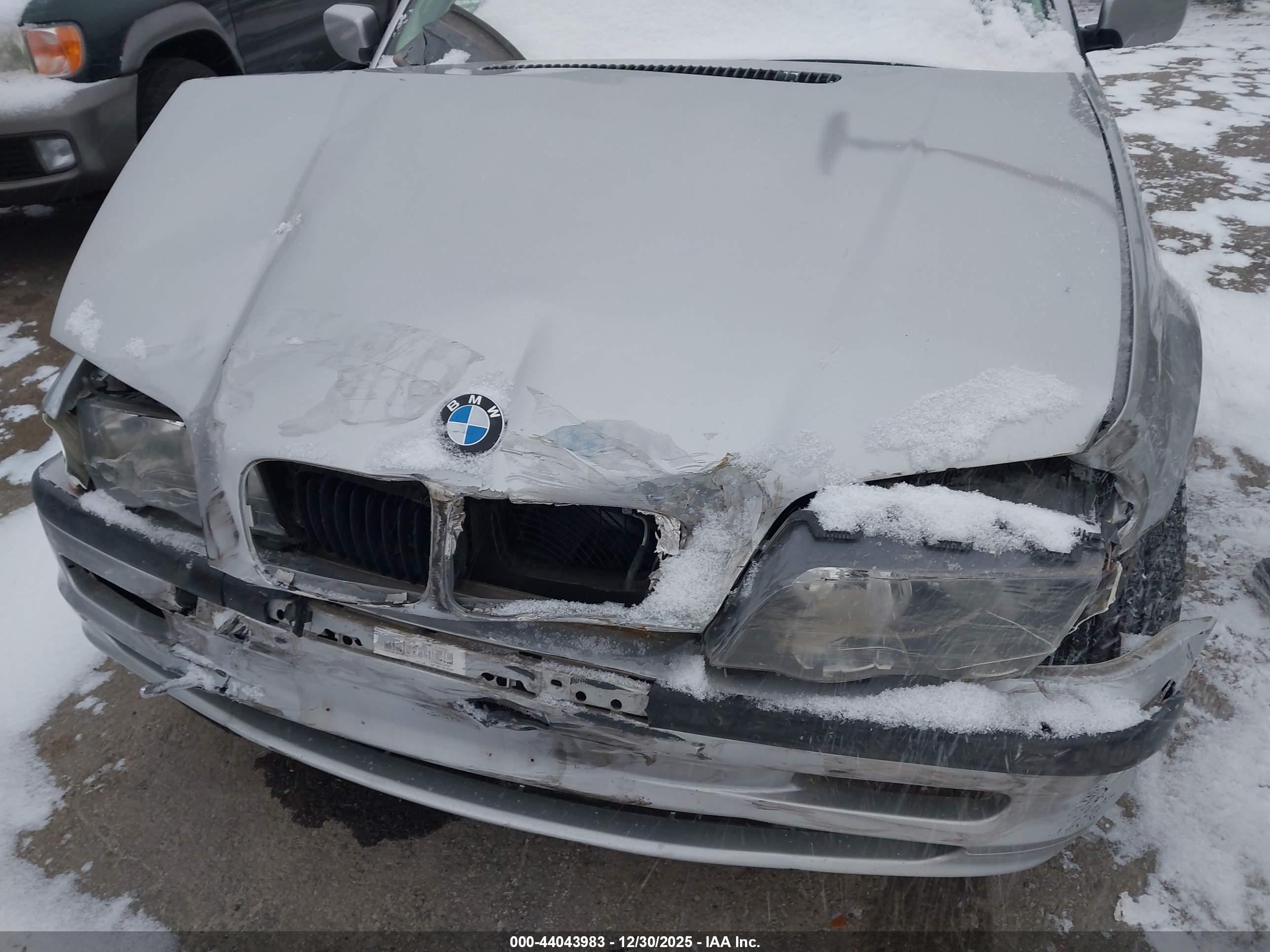 BMW 325I image 6
