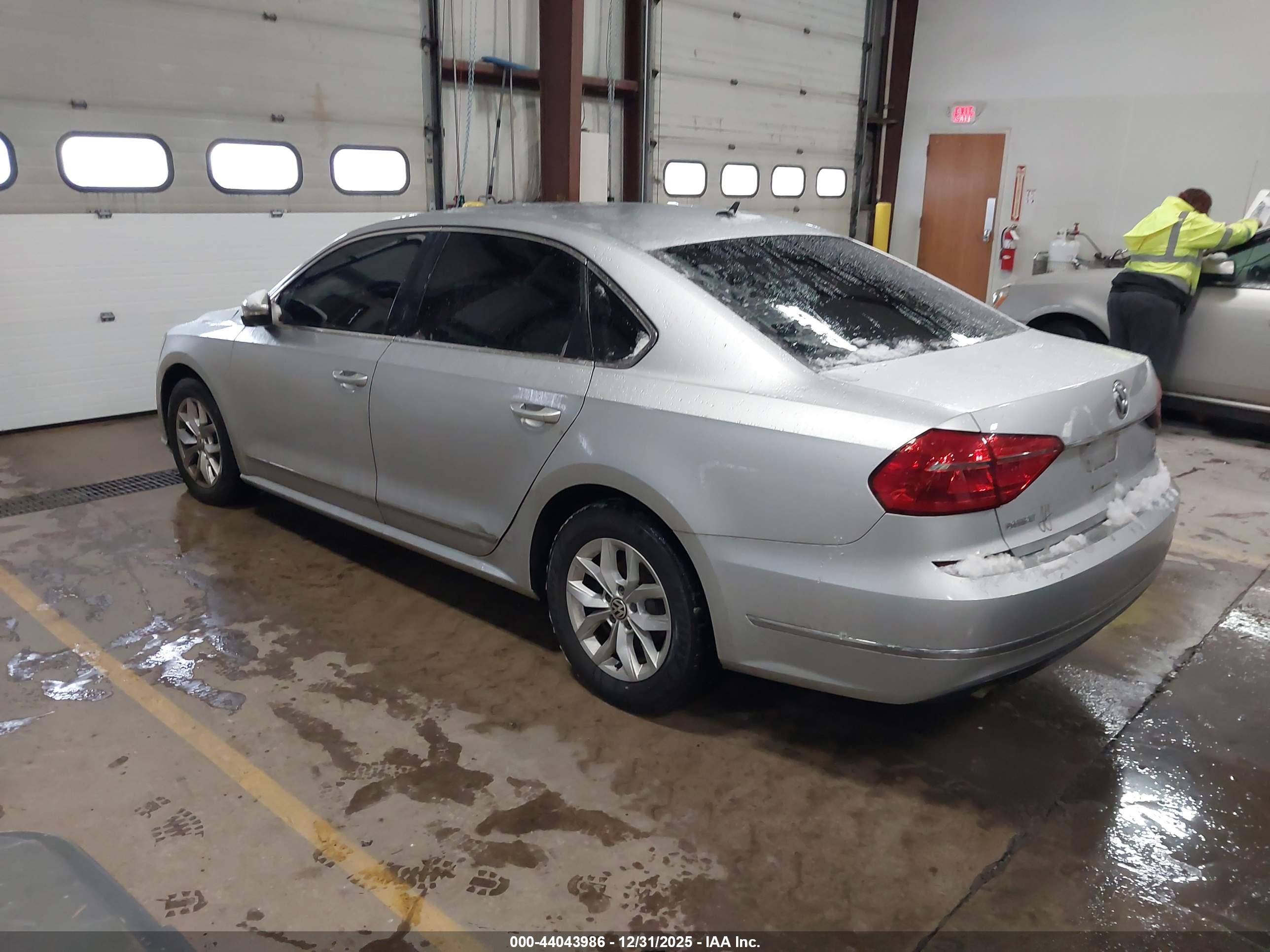 VOLKSWAGEN PASSAT image 3