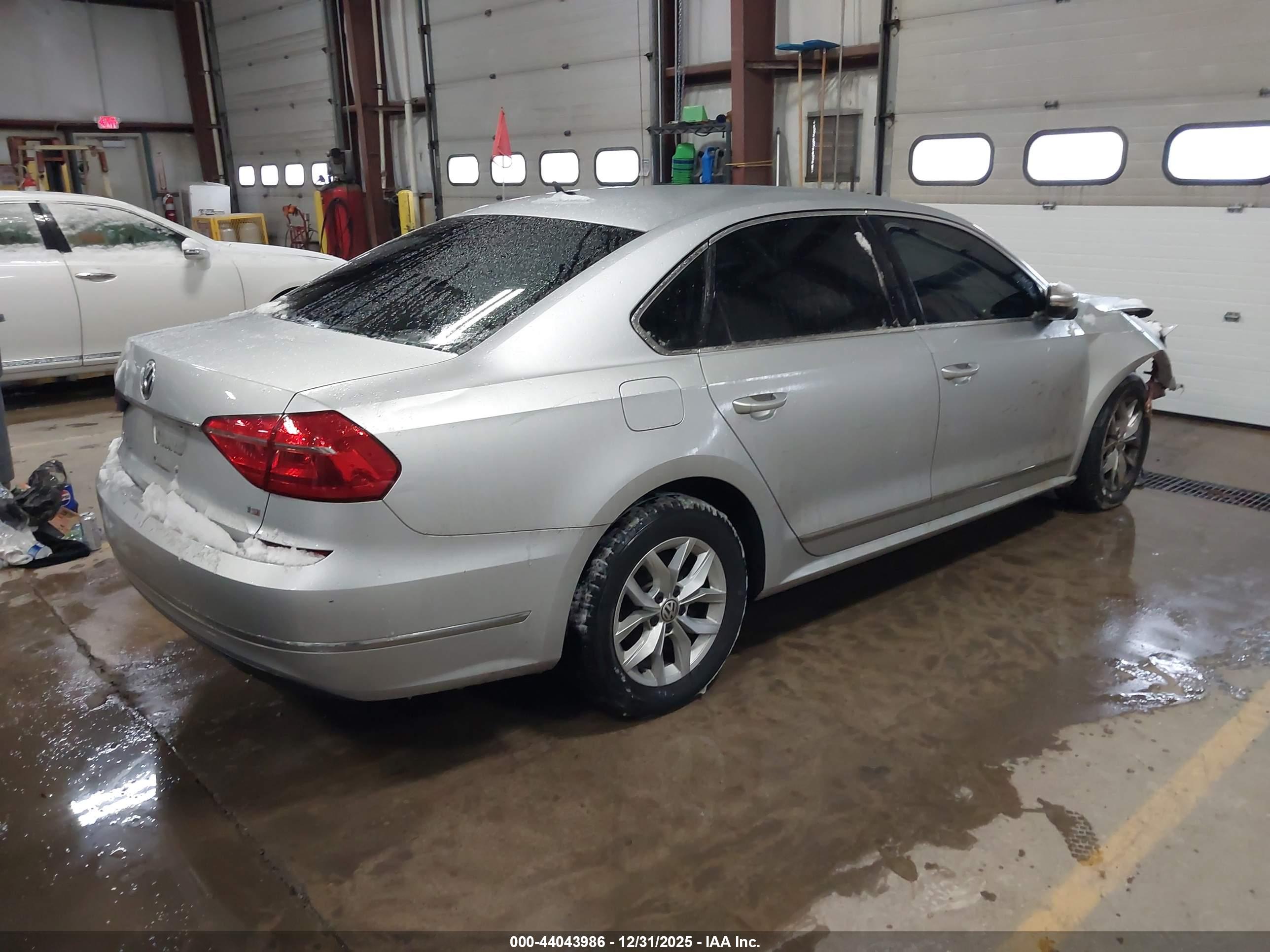VOLKSWAGEN PASSAT image 4