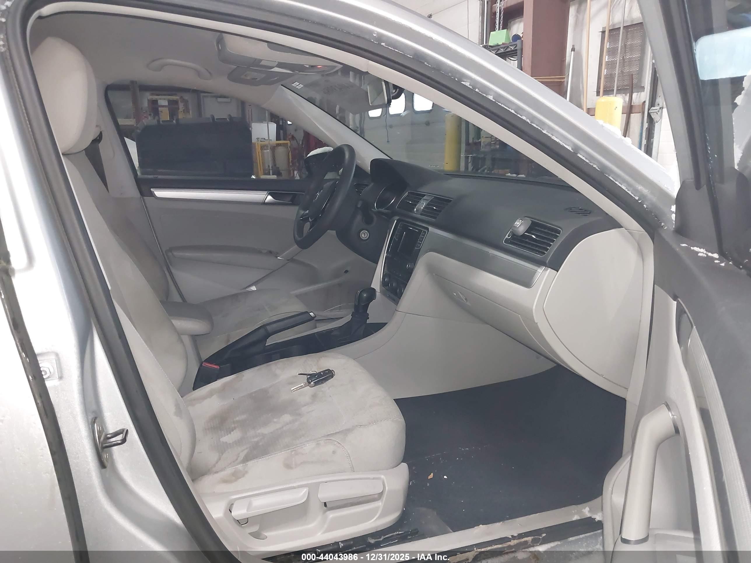 VOLKSWAGEN PASSAT image 5