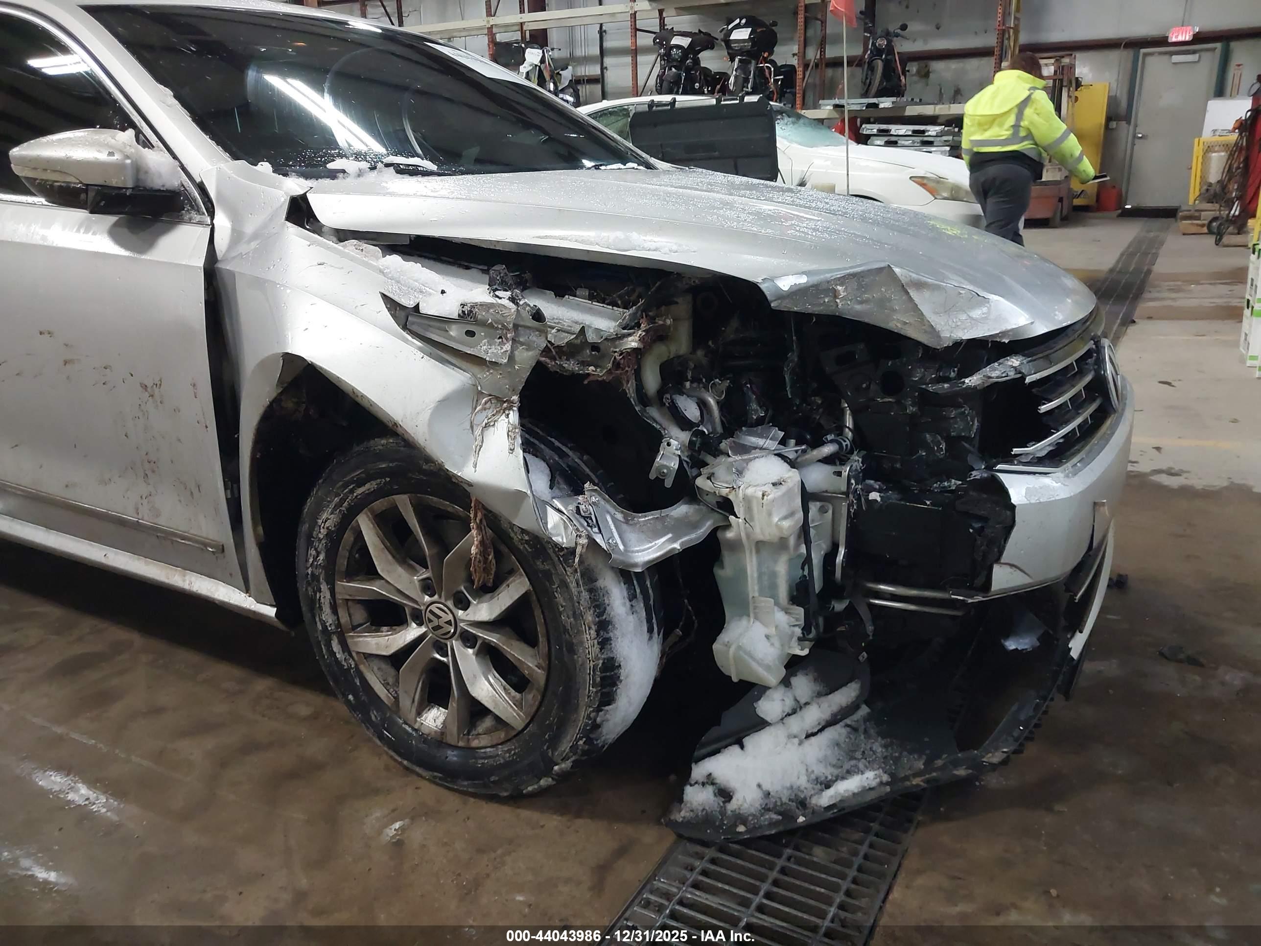 VOLKSWAGEN PASSAT image 6