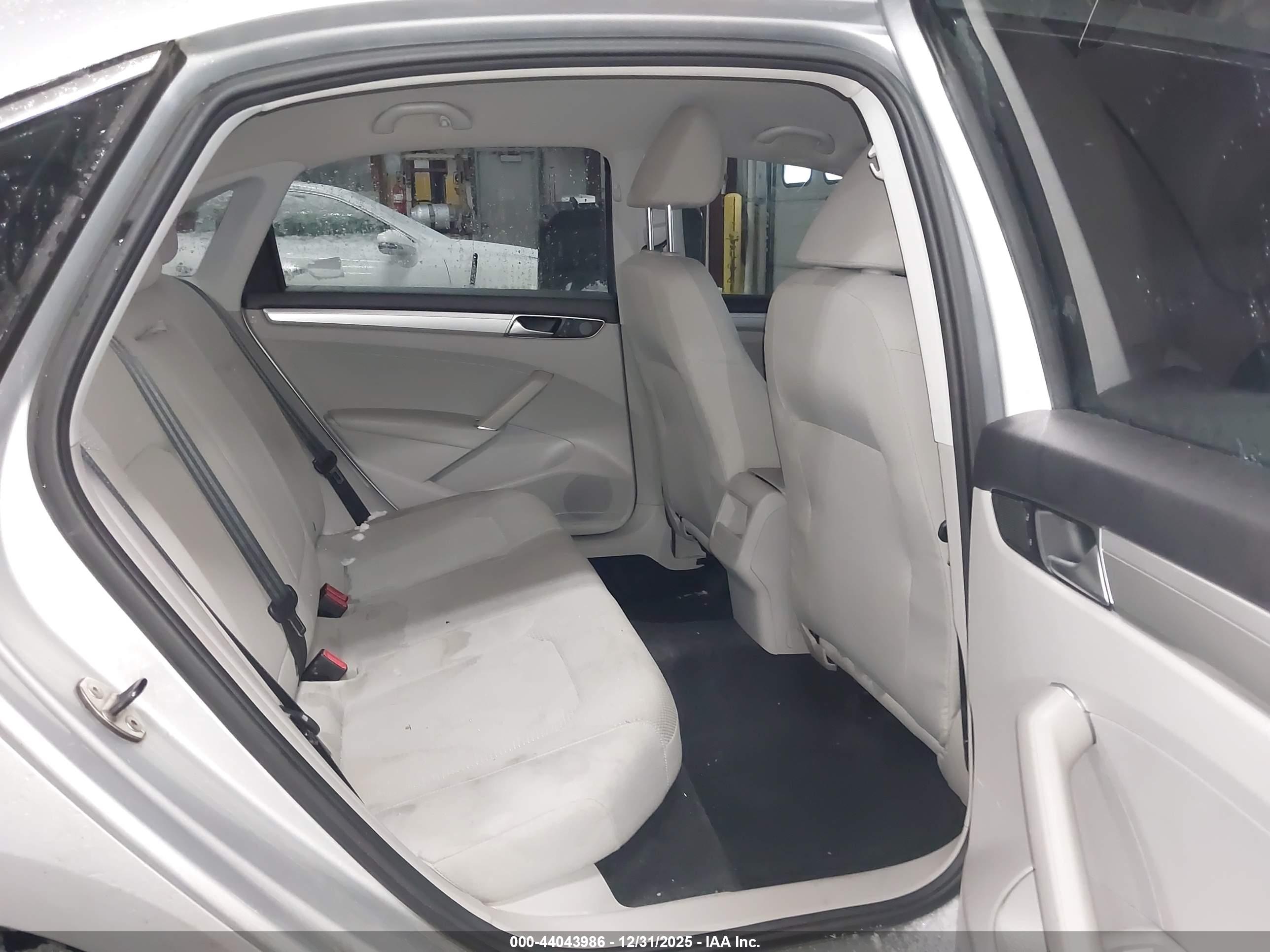 VOLKSWAGEN PASSAT image 8