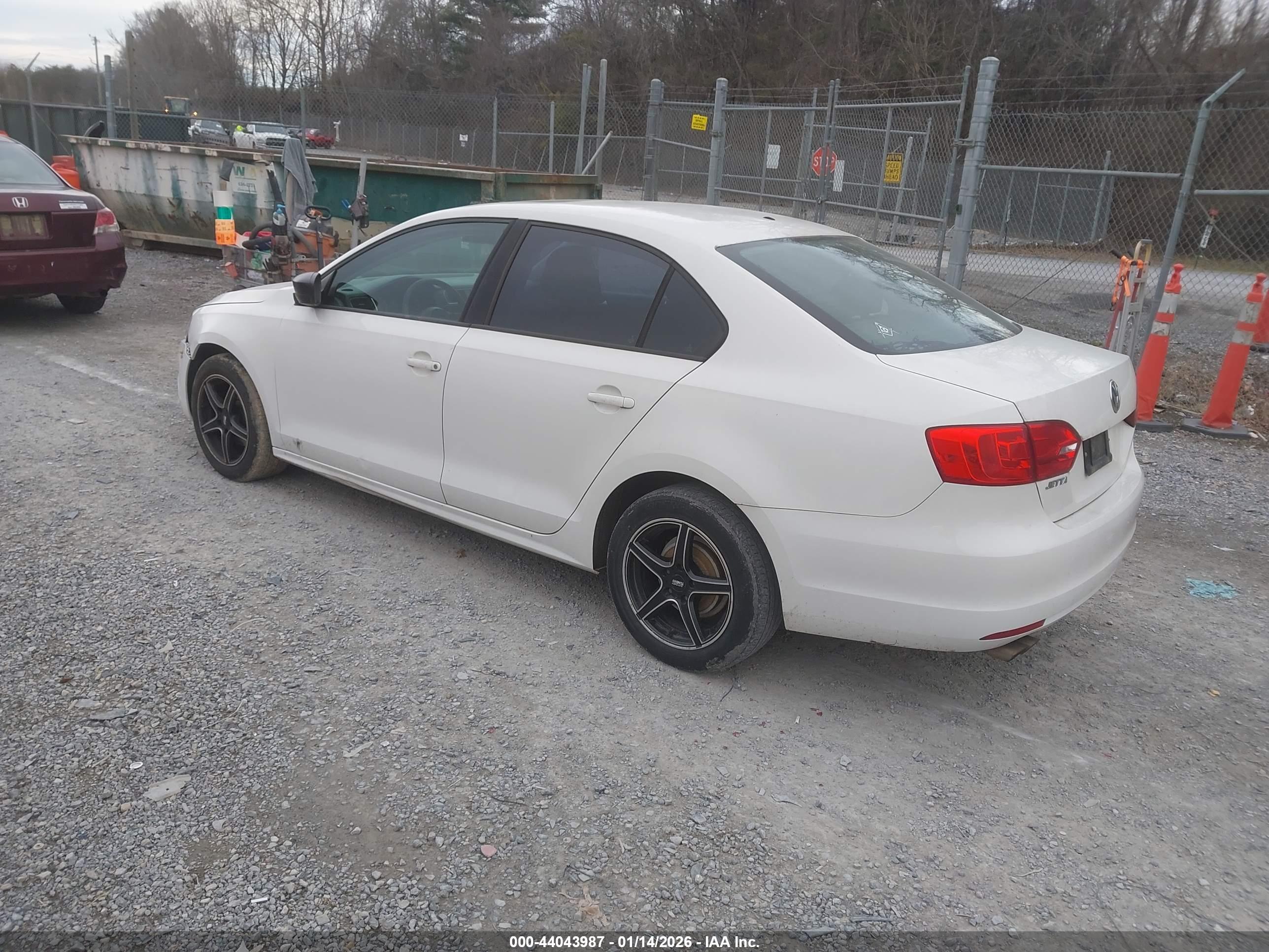 VOLKSWAGEN JETTA image 3
