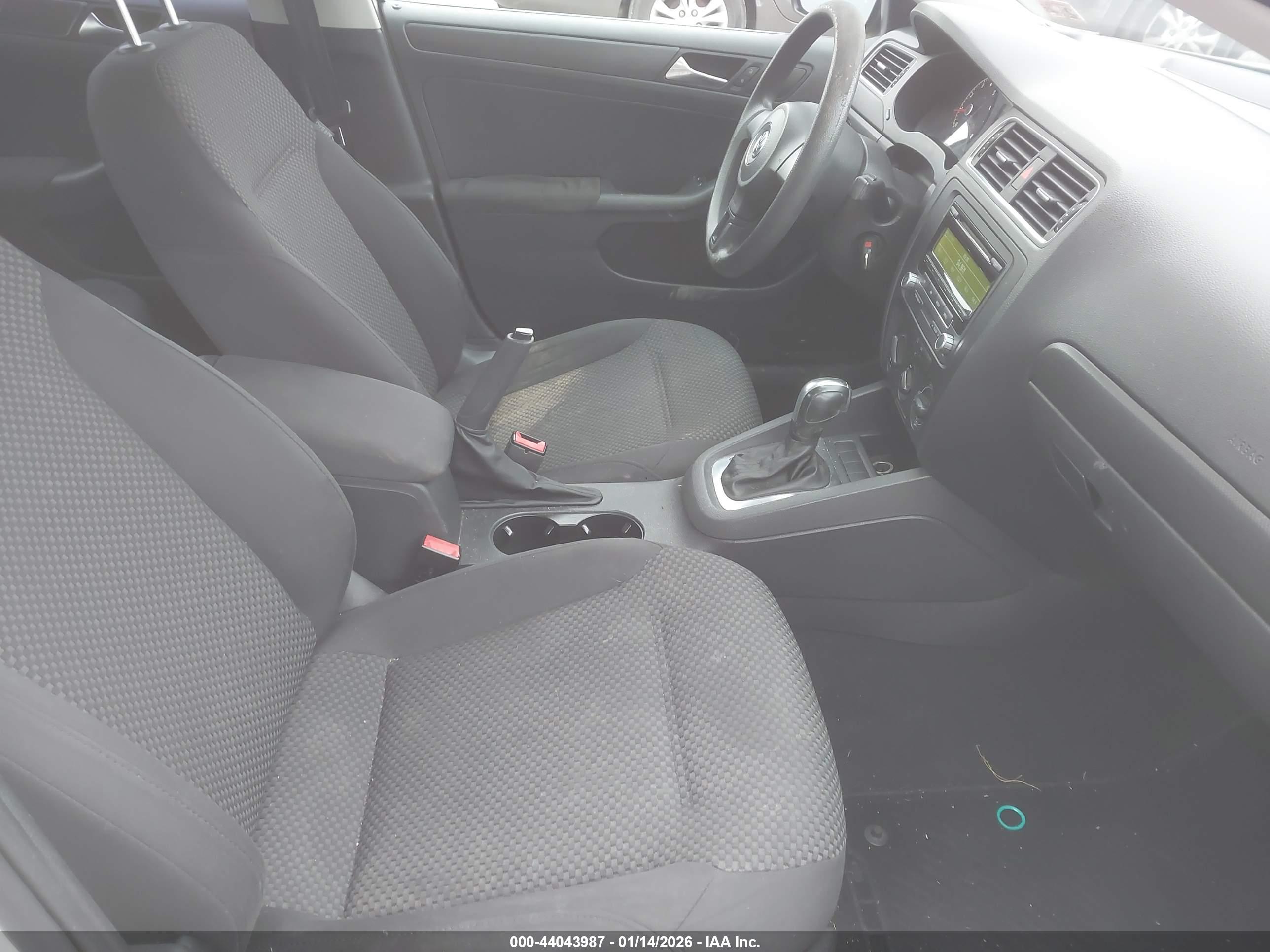 VOLKSWAGEN JETTA image 5