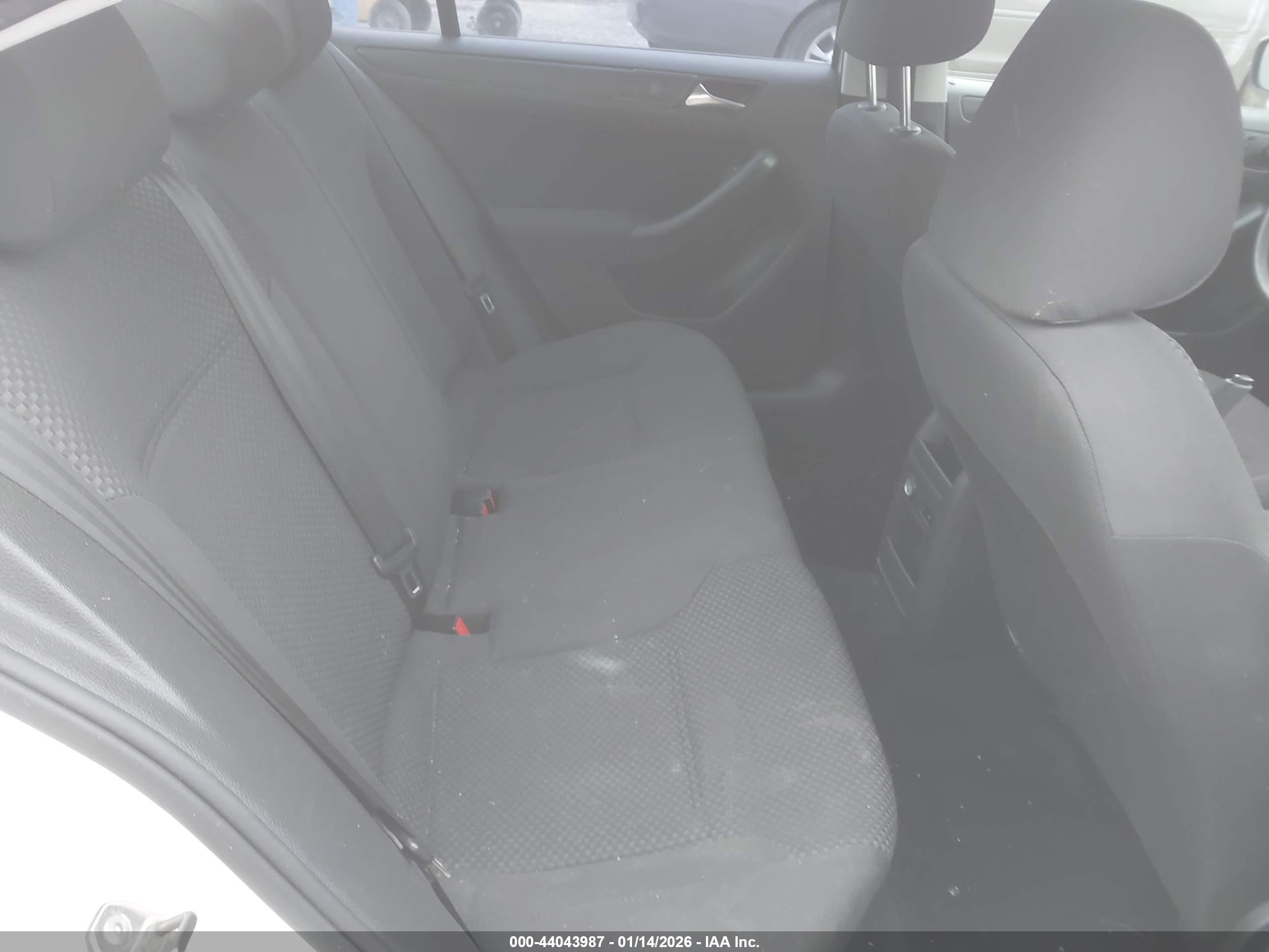 VOLKSWAGEN JETTA image 8