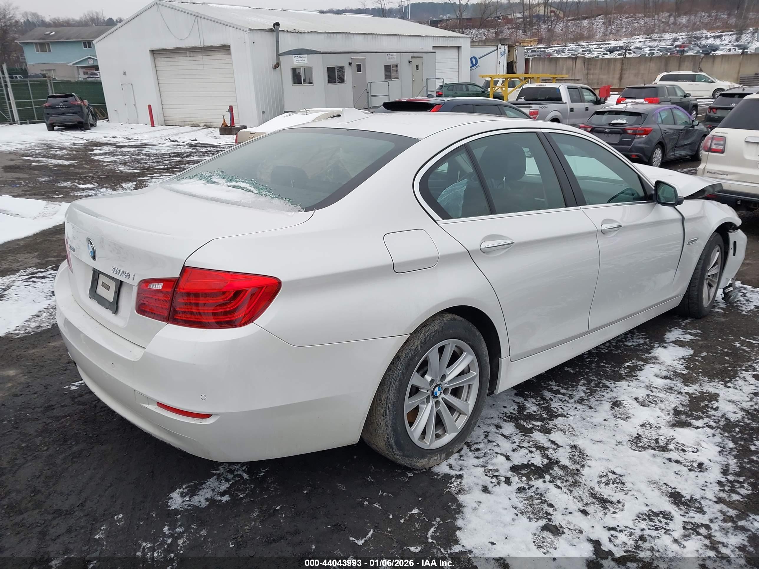 BMW 528I image 4